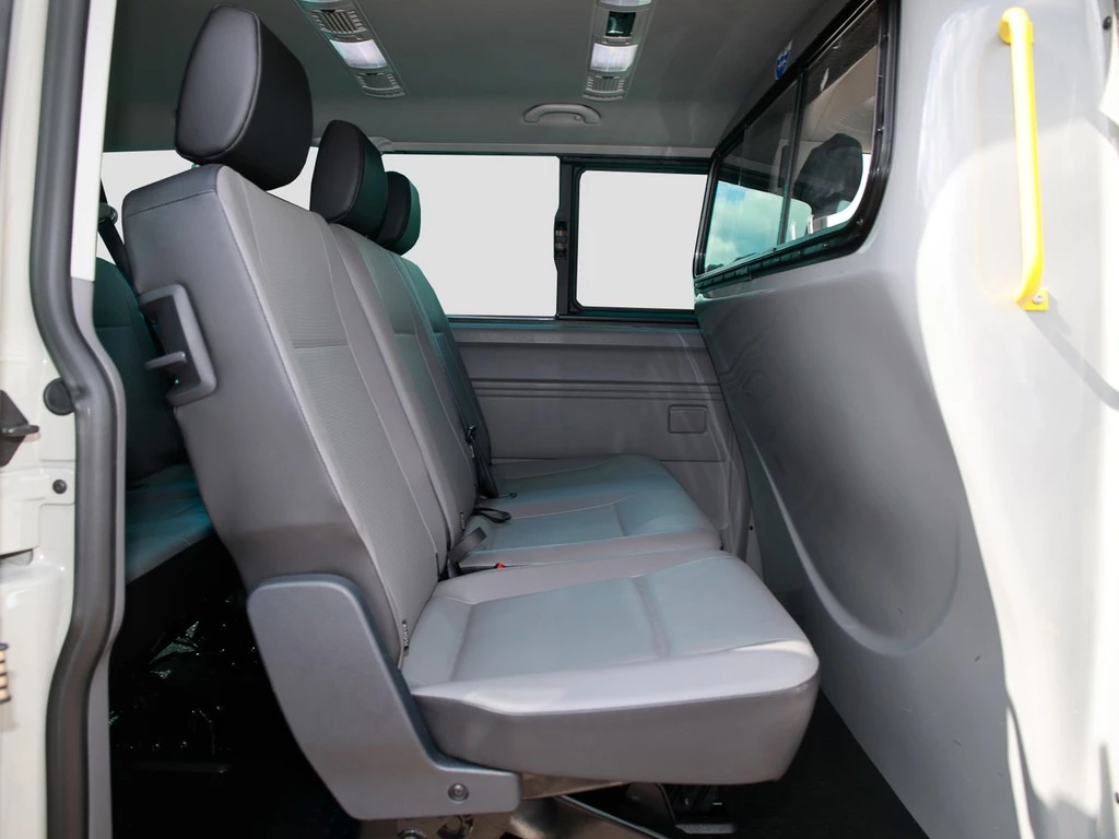 Volkswagen-Transporter-image-8