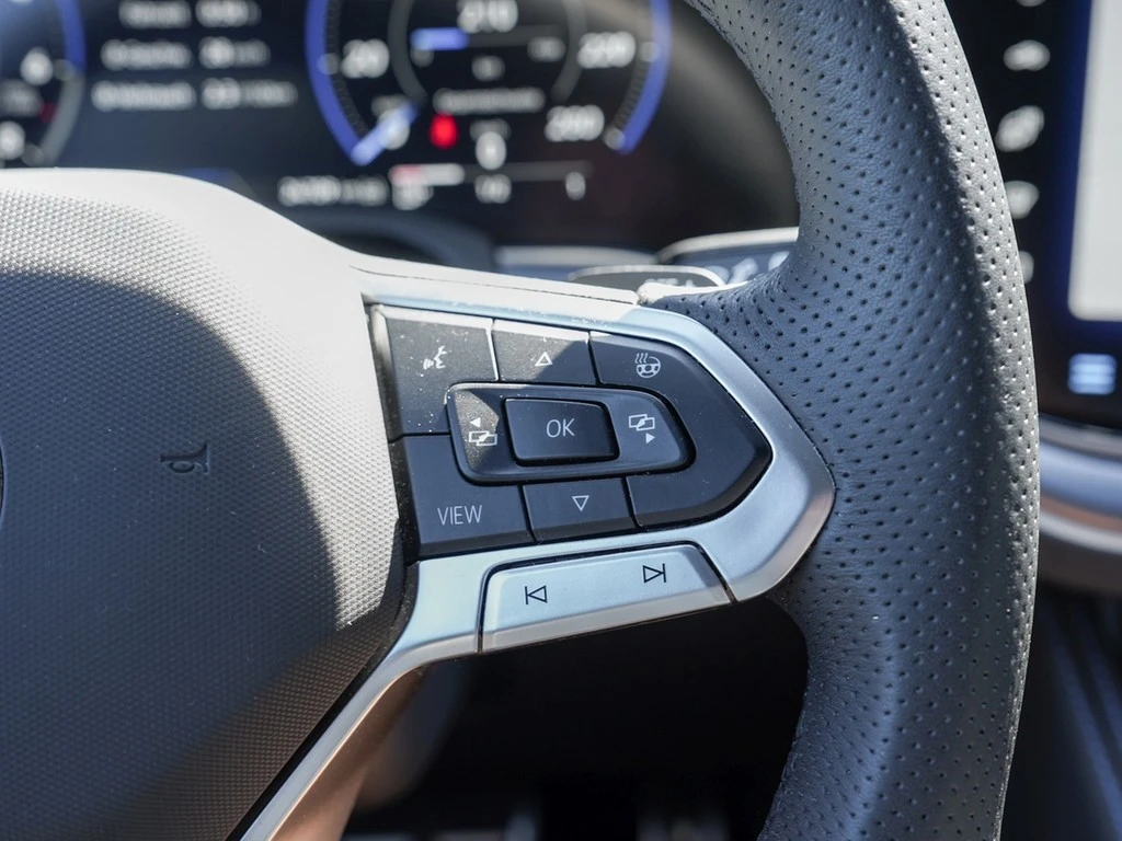 Volkswagen-Touareg-image-16