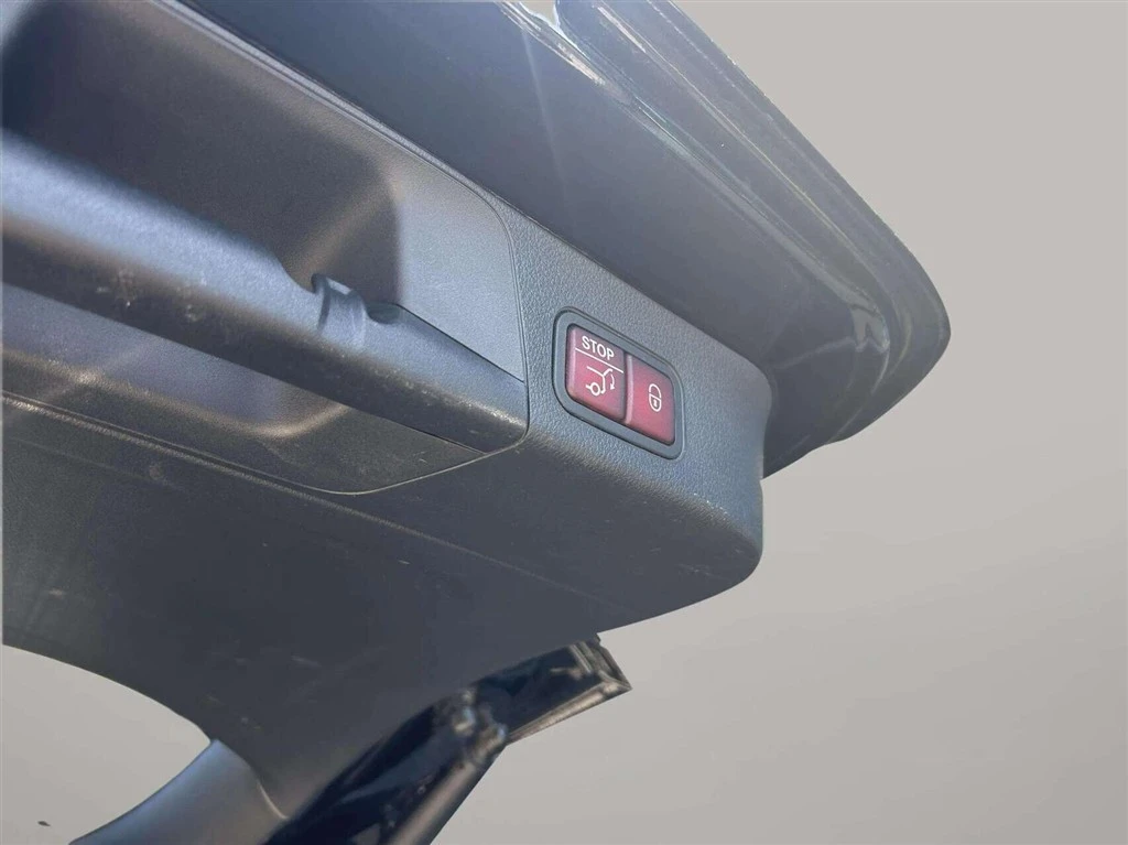 Mercedes-Benz-EQB-image-24