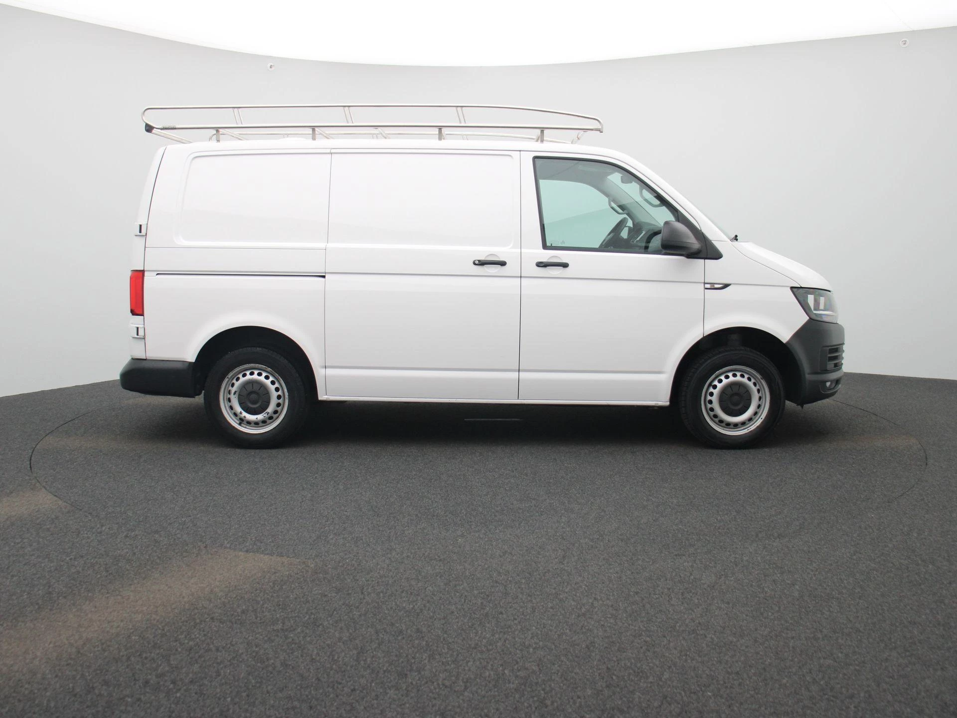 Volkswagen-Transporter-image-7