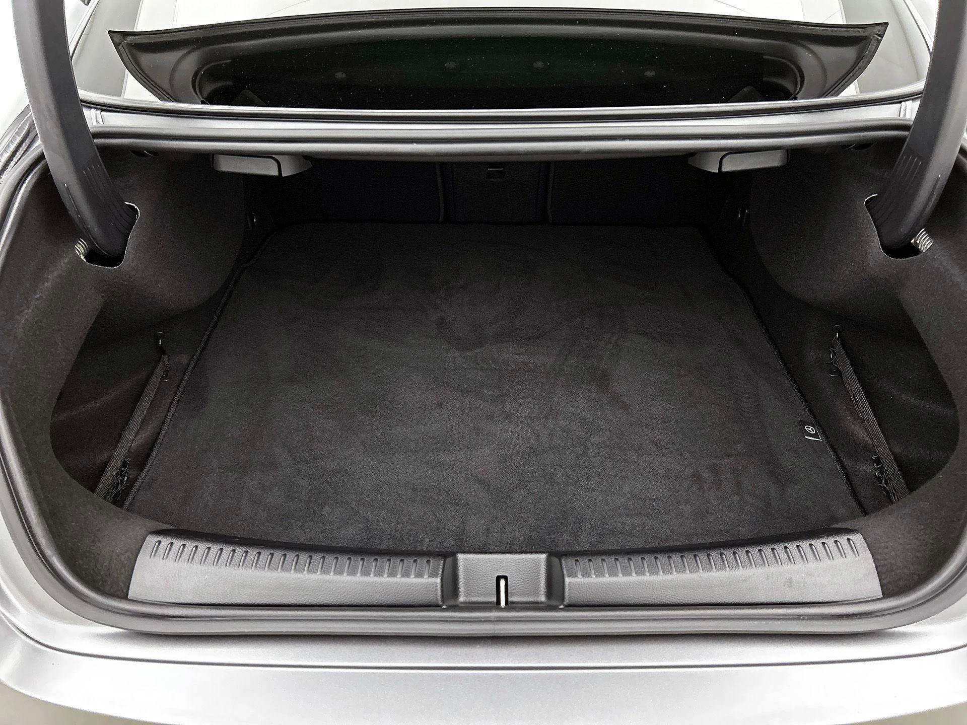 Mercedes-Benz-CLA-image-15
