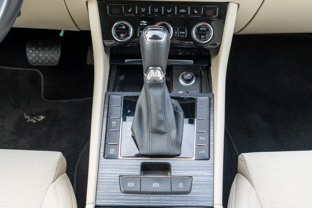Škoda Superb Combi 2.0 TDI DSG Style Business, AHK
