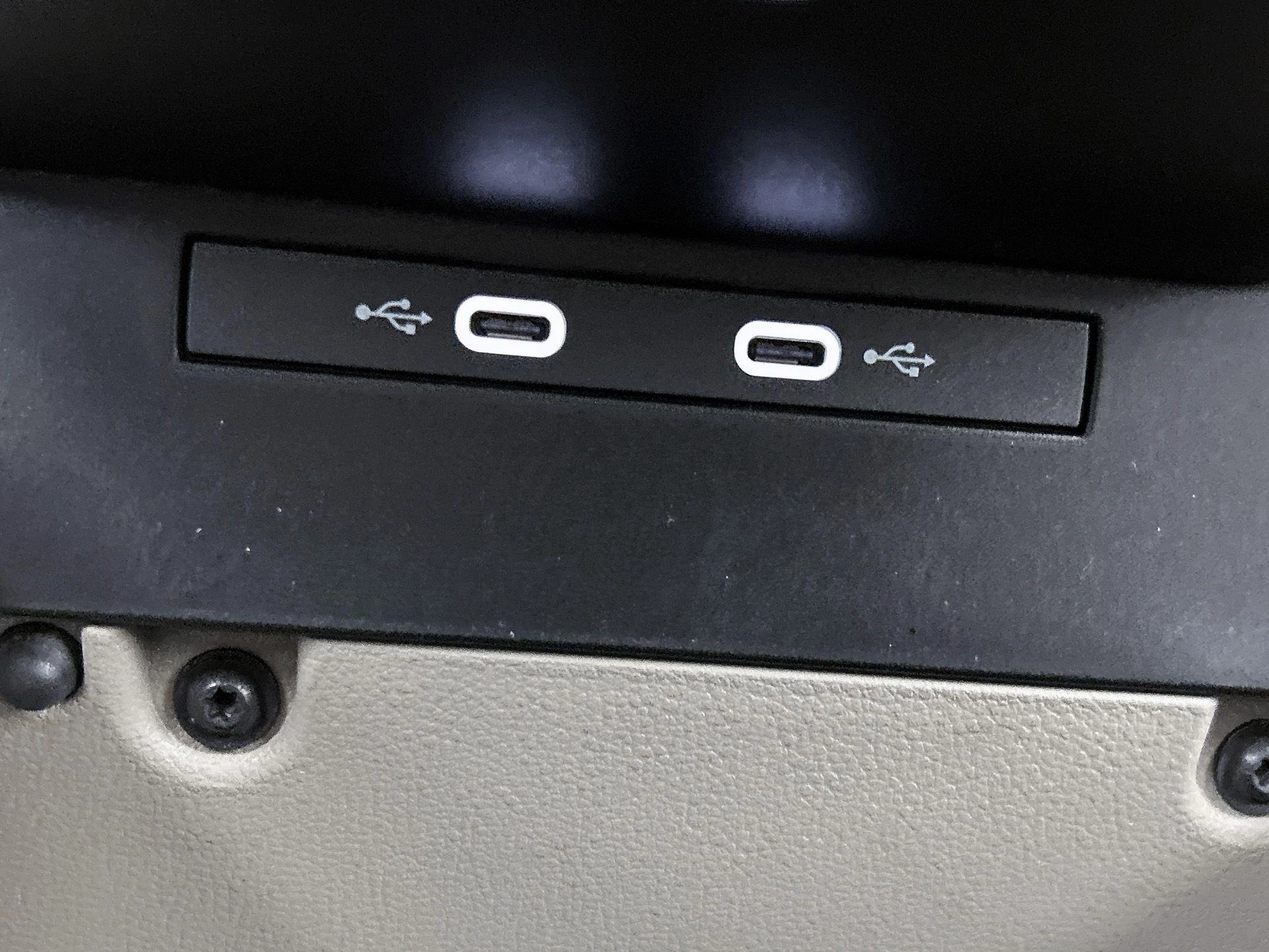 Volkswagen-Multivan-image-41