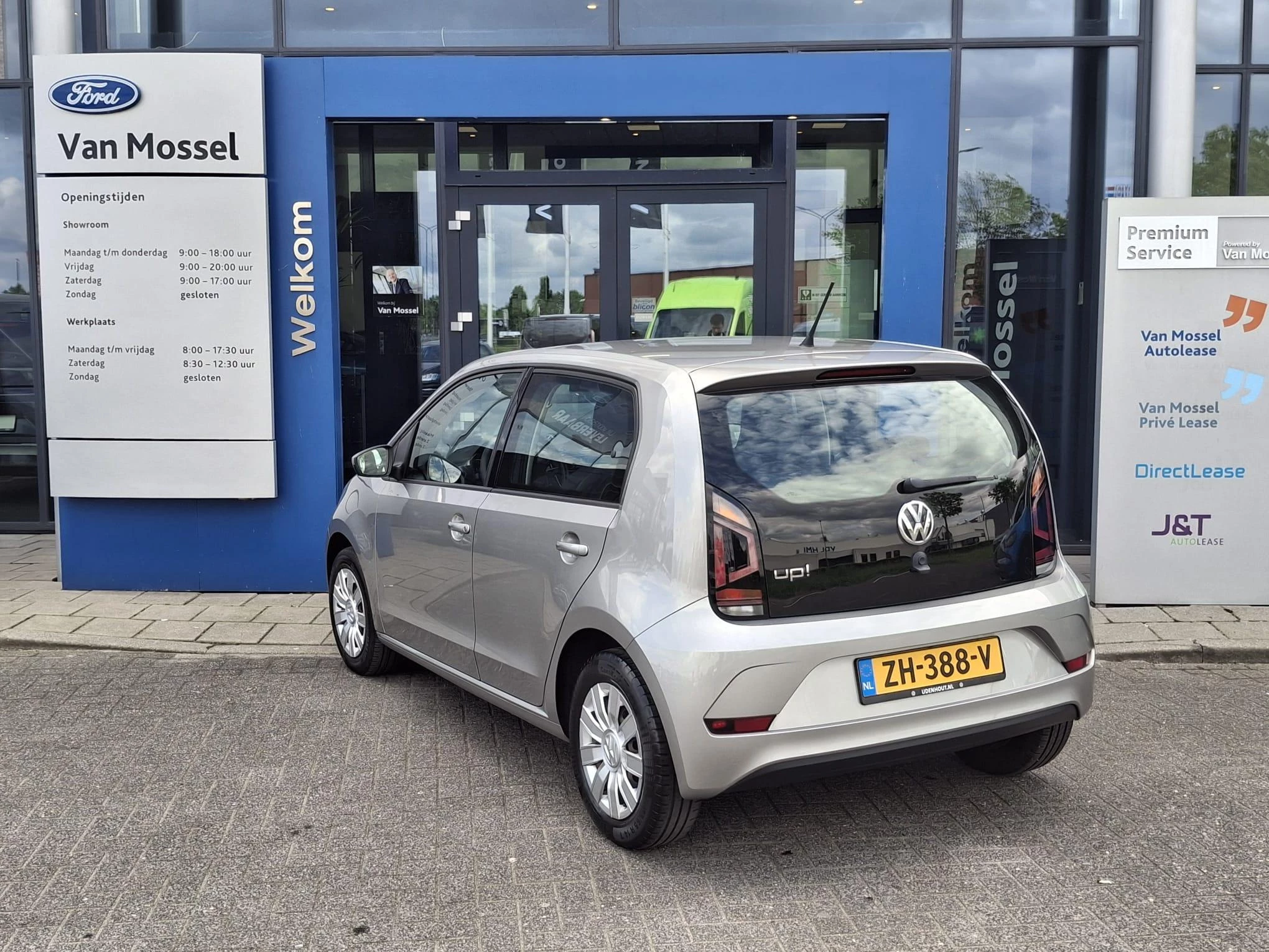 Volkswagen-up!-image-7