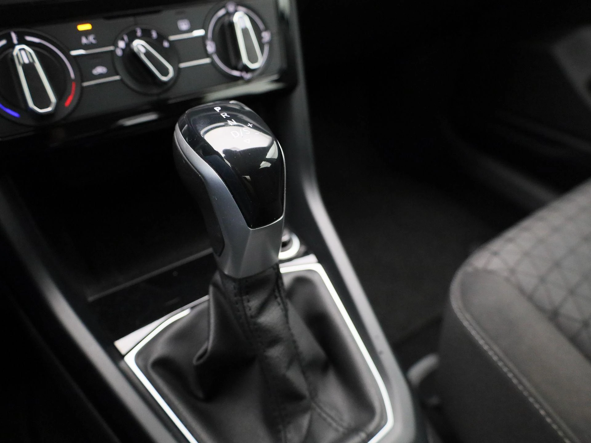 Volkswagen-T-Cross-image-22