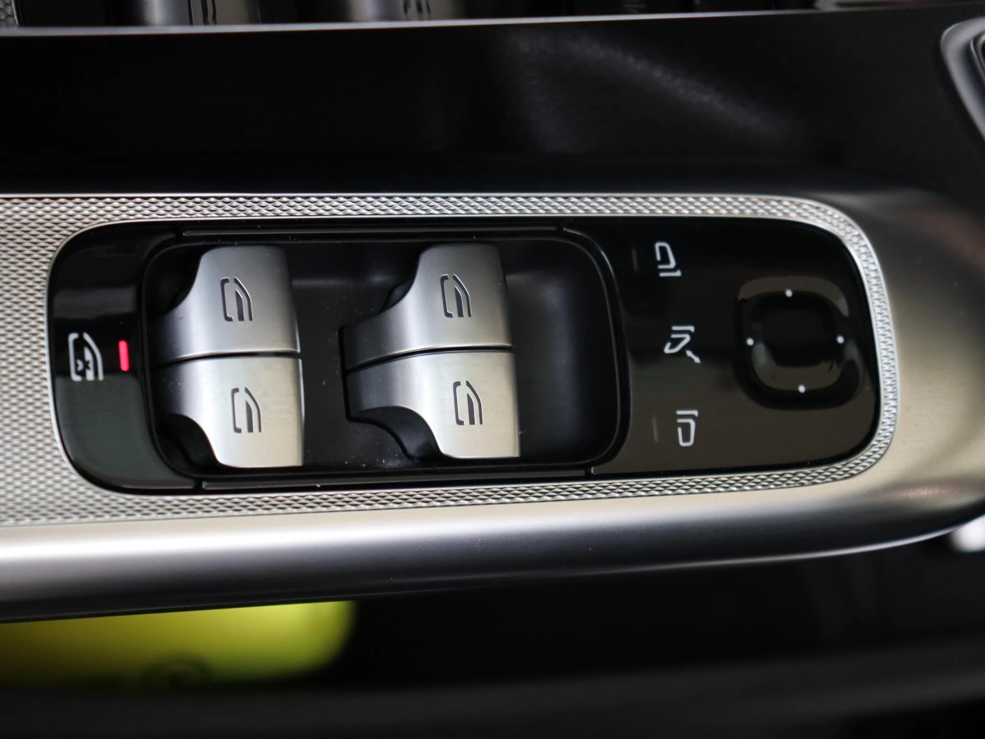 Mercedes-Benz-EQE-image-26