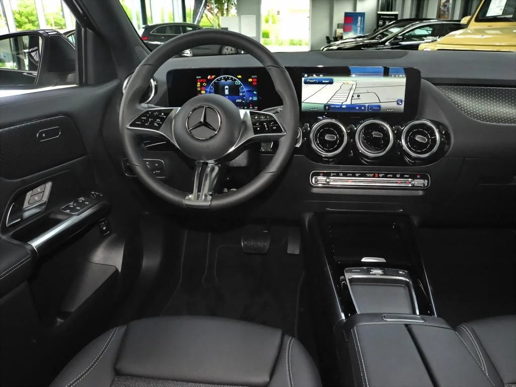 Mercedes-Benz-GLA 200 d-image-9
