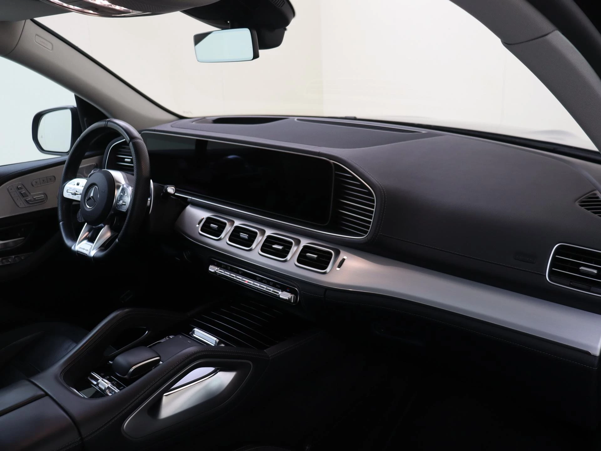 Mercedes-Benz-GLE-image-14