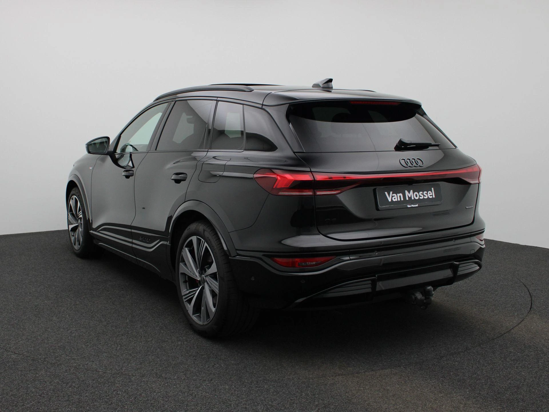 Audi-Q6 e-tron-image-2