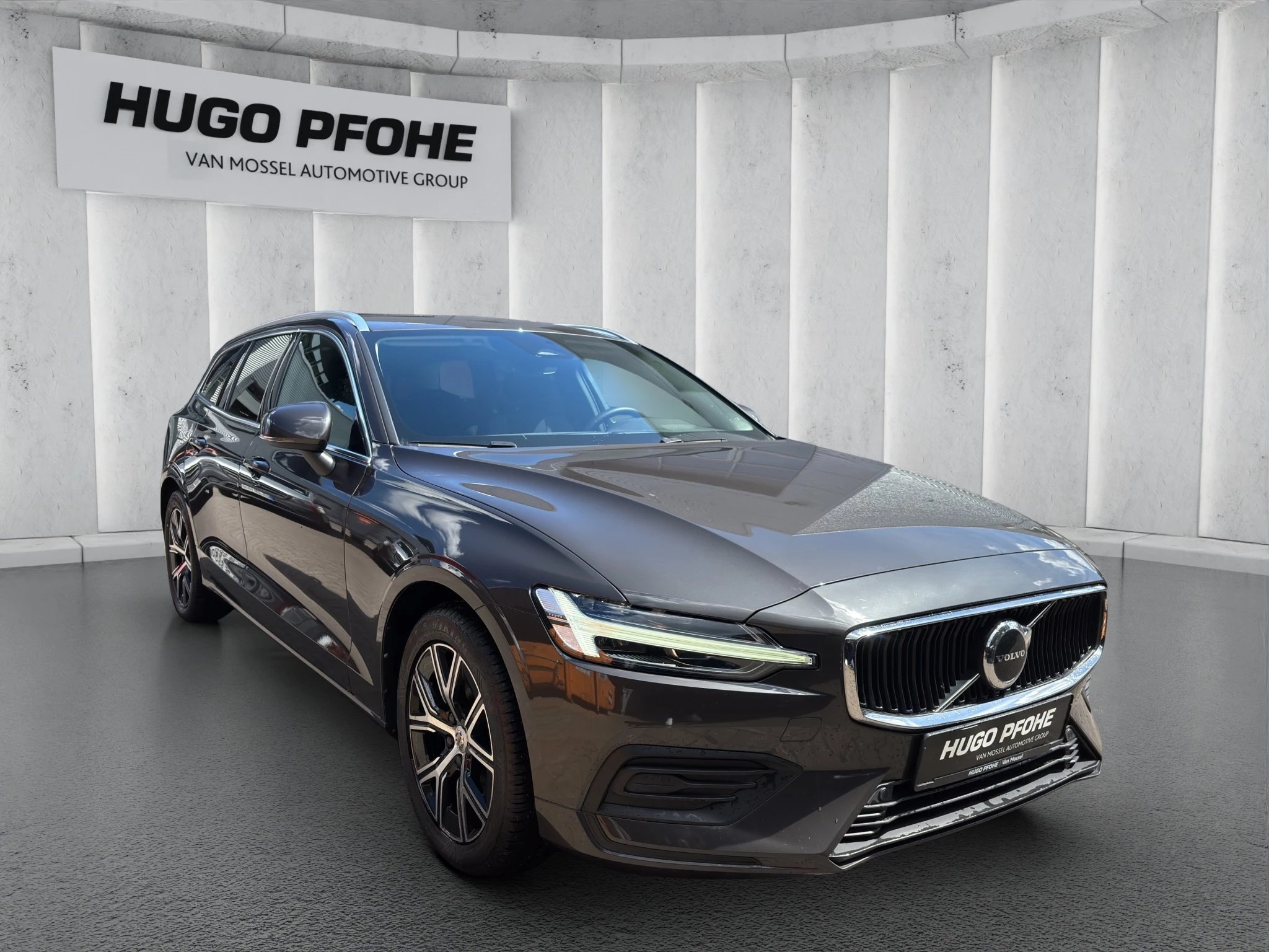 Volvo V60 Core B3 MHEV Aut. | LED | AHK | RFK | SHZ | PDC | LMF | Navi