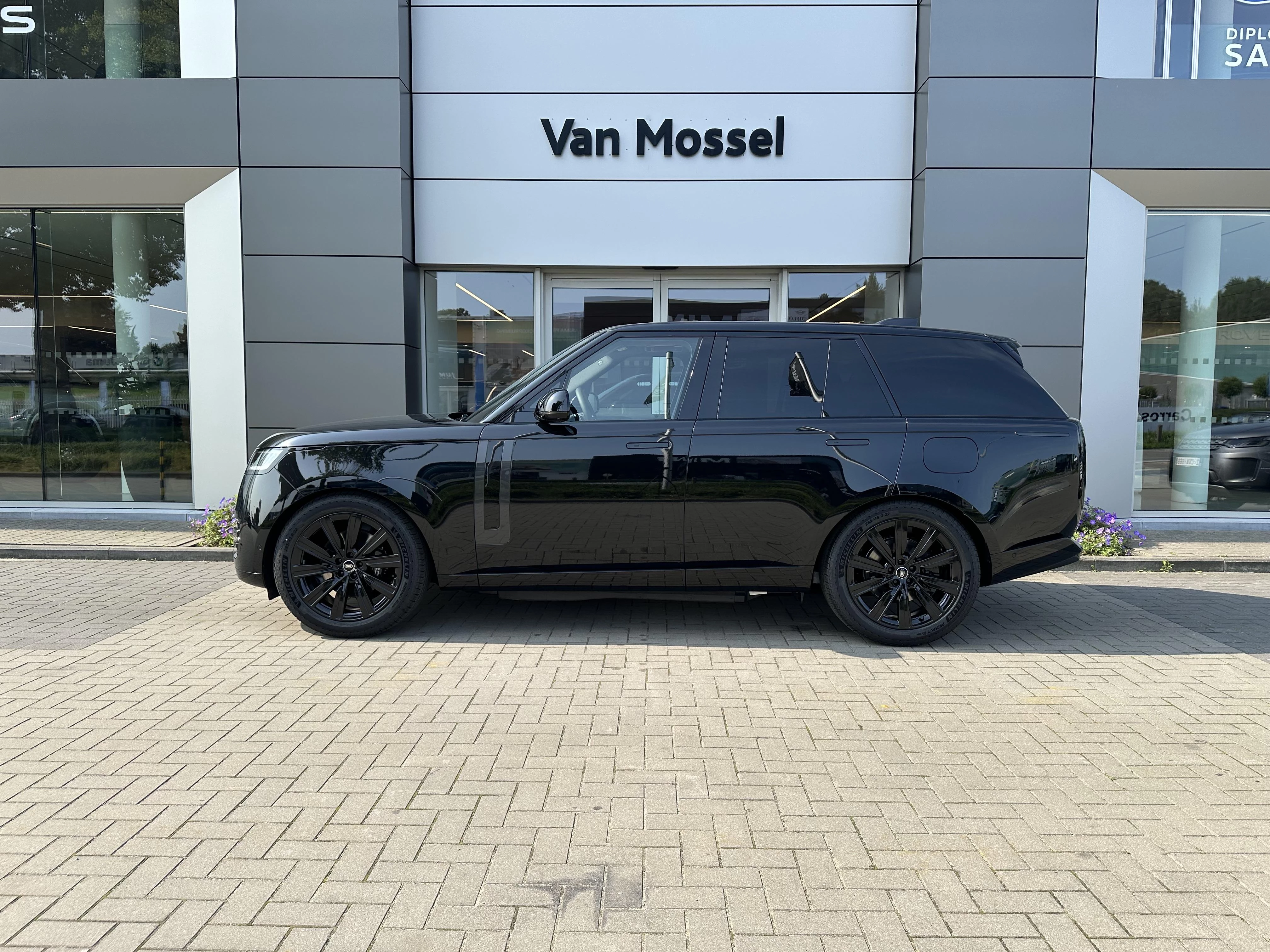 Land Rover-Range Rover-image-2