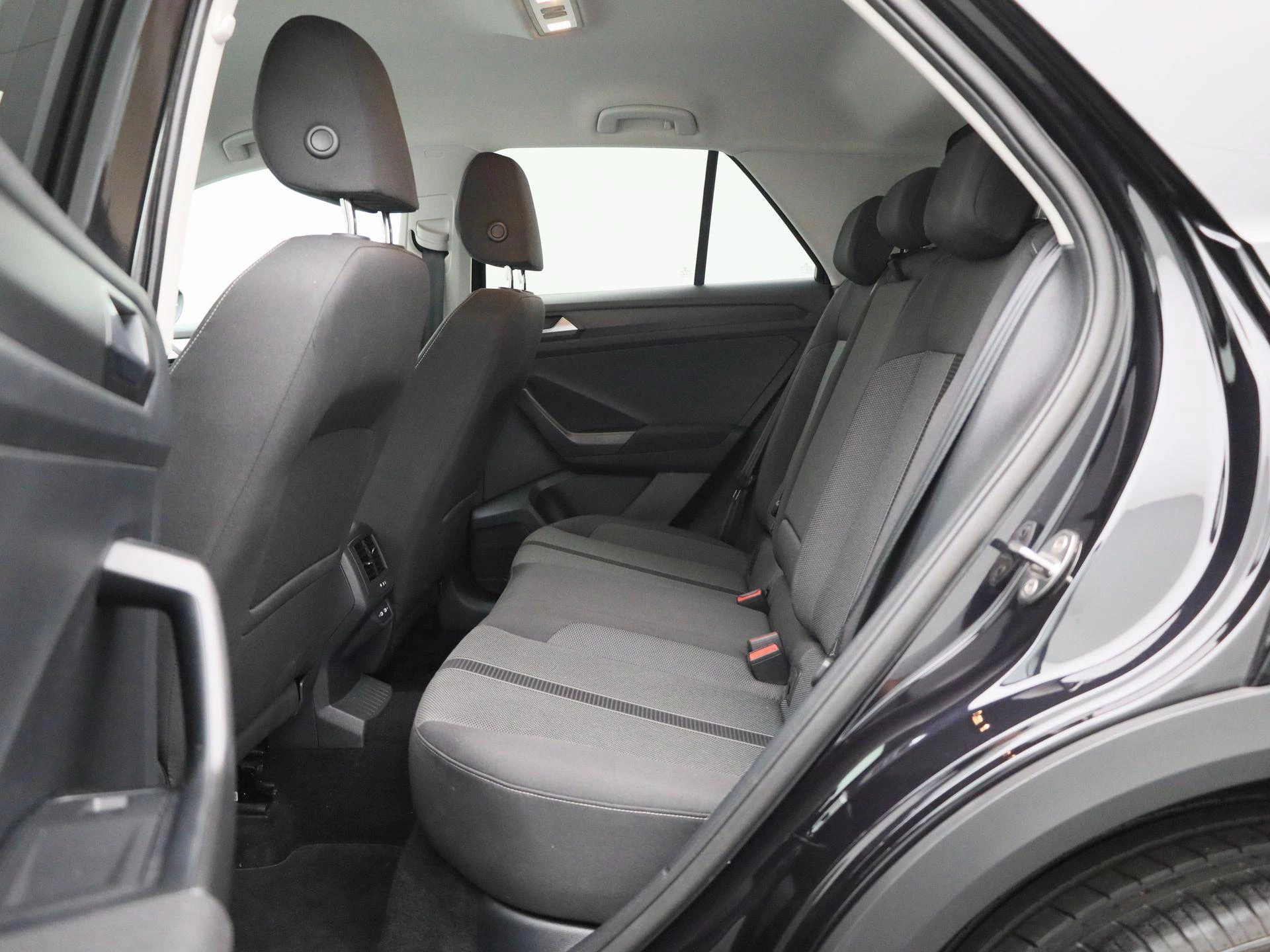 Volkswagen-T-Roc-image-11