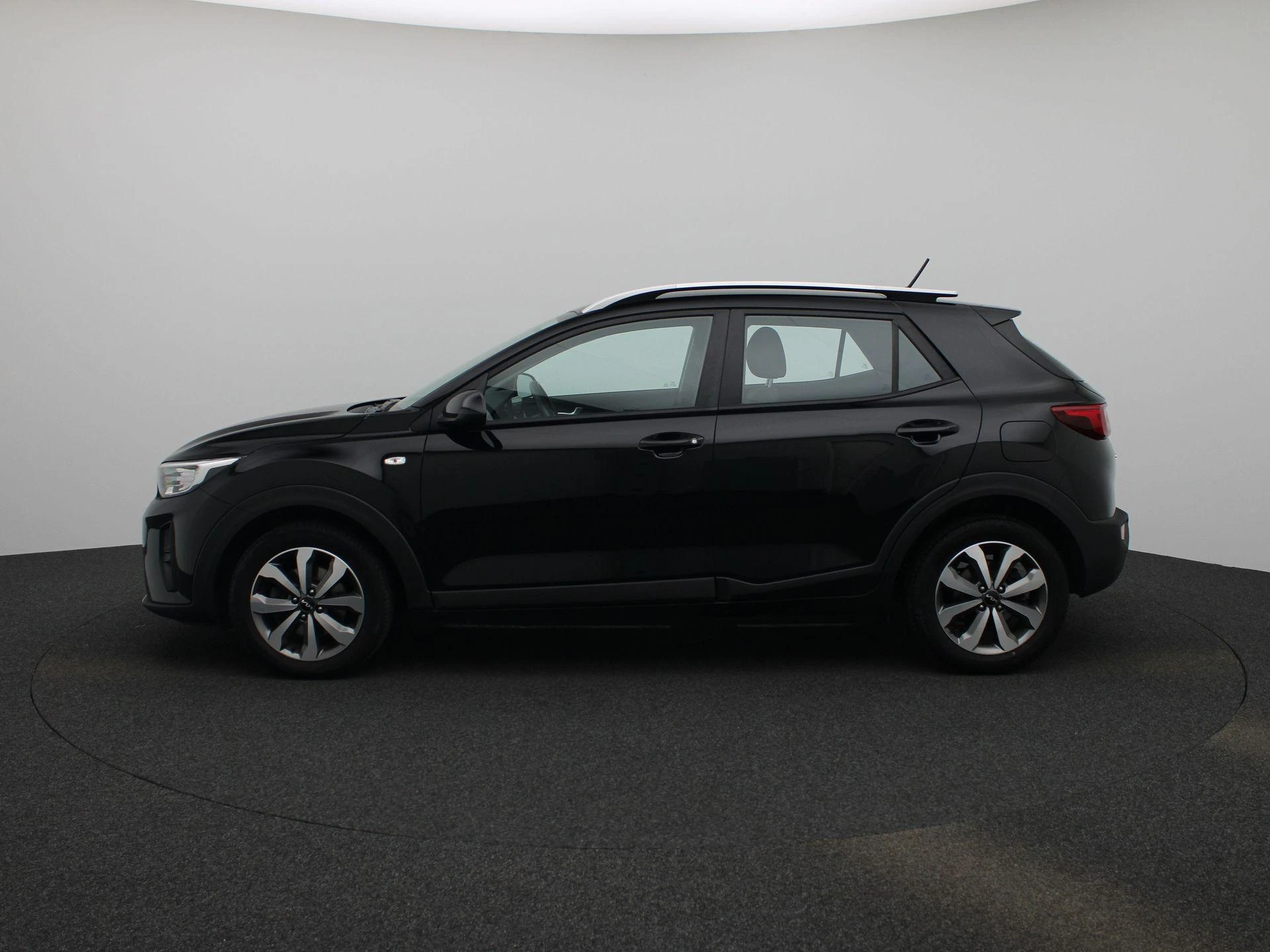 Kia-Stonic-image-1
