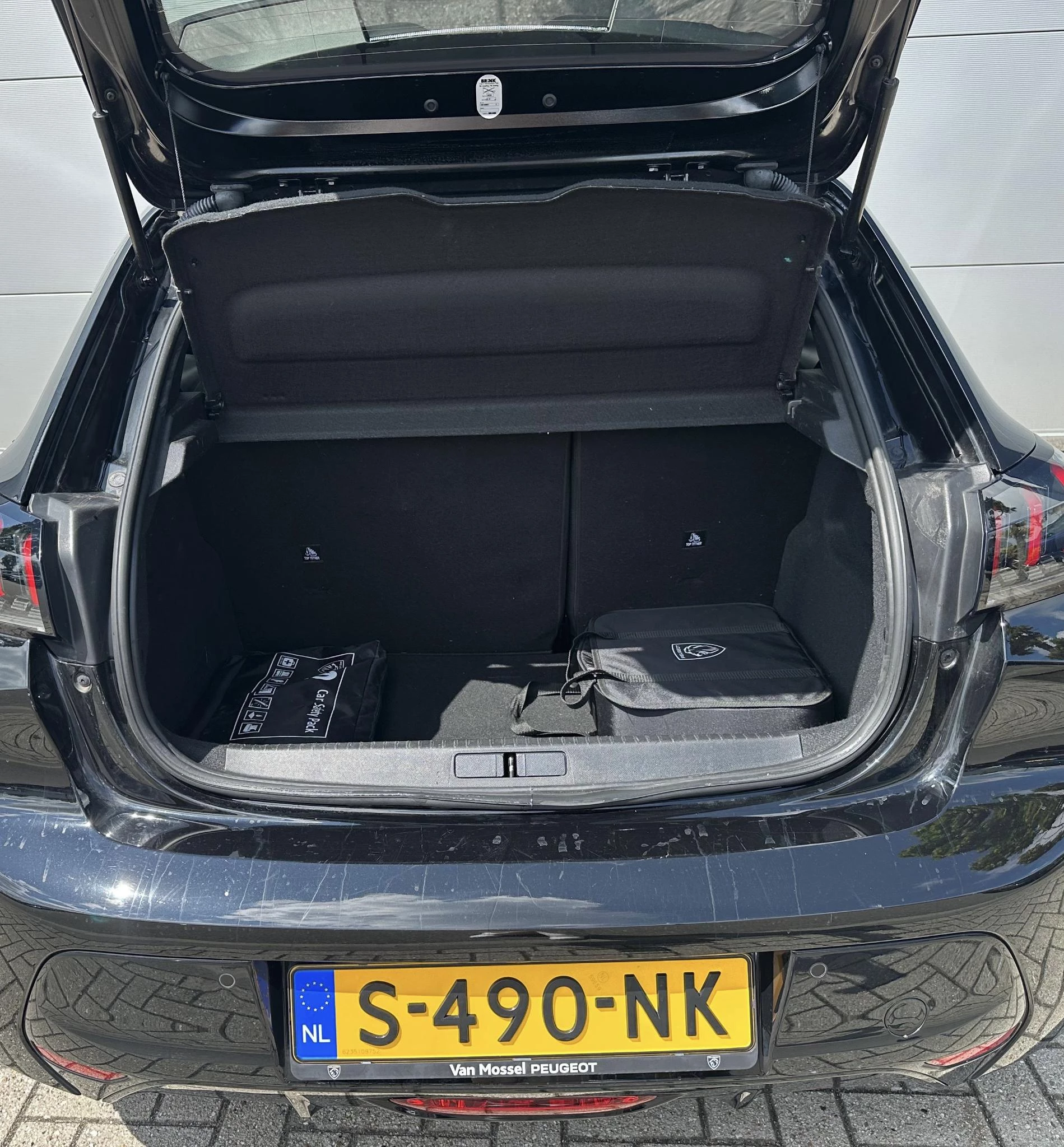 Peugeot-e-208-image-25