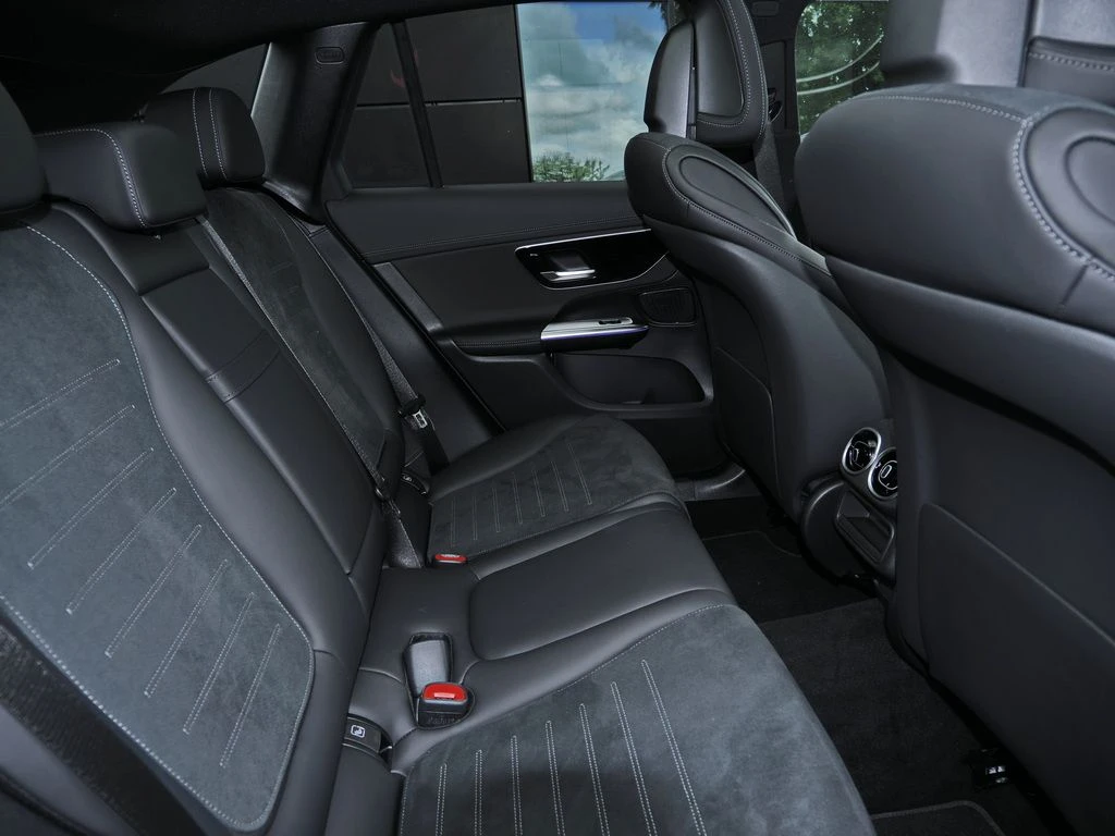 Mercedes-Benz-GLC 220 d-image-14