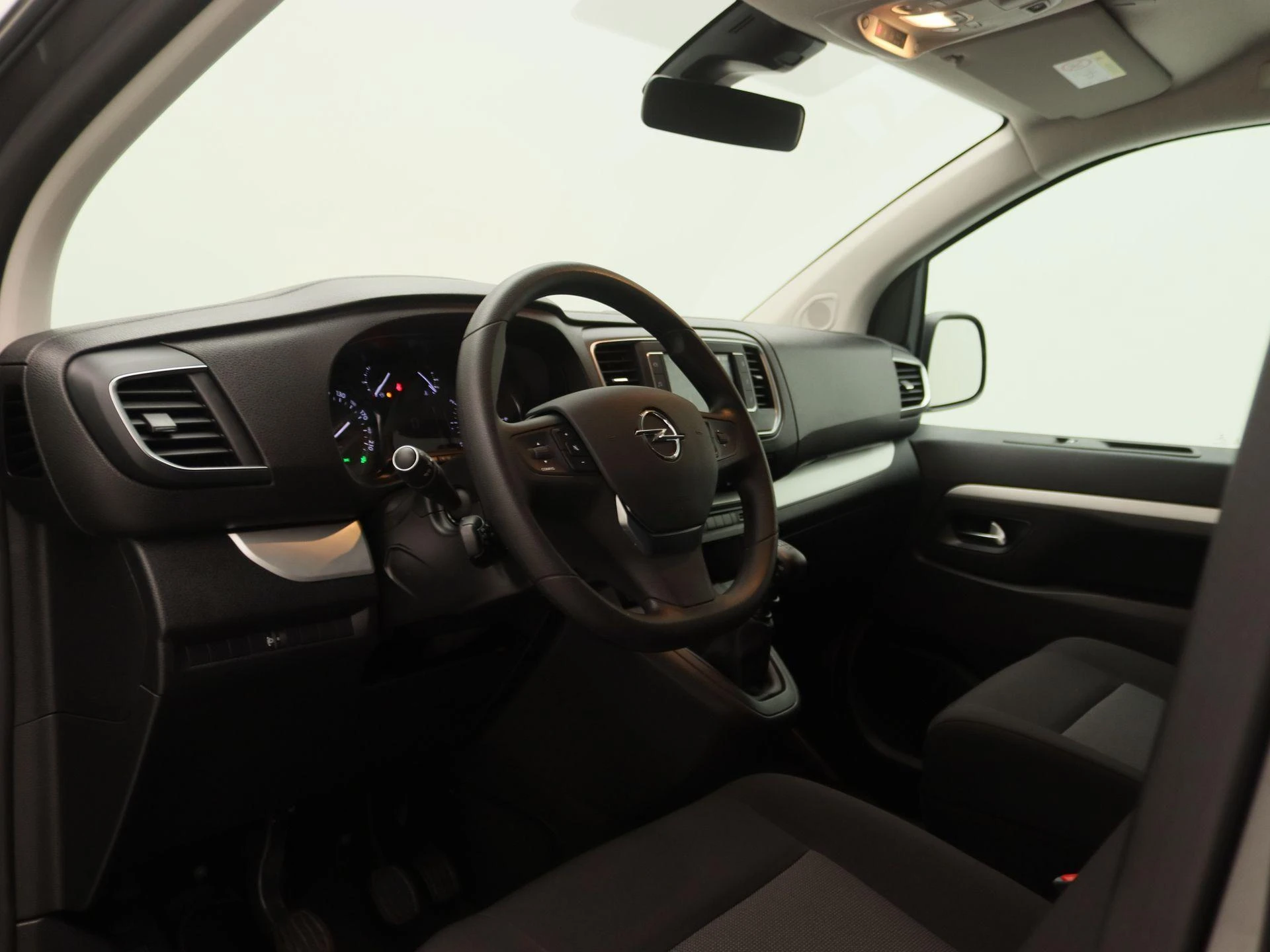 Opel-Vivaro-image-19