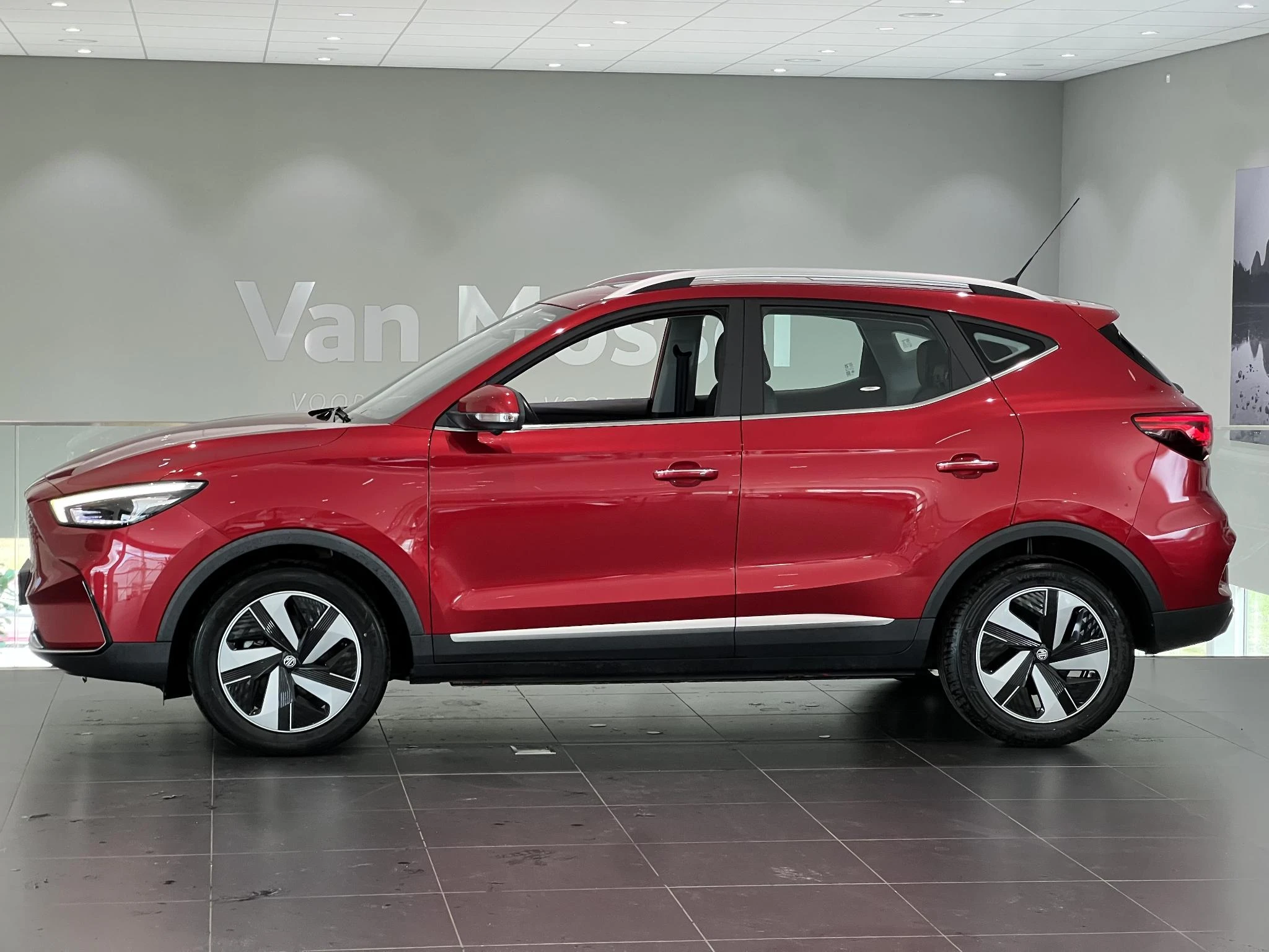 MG-ZS EV-image-2