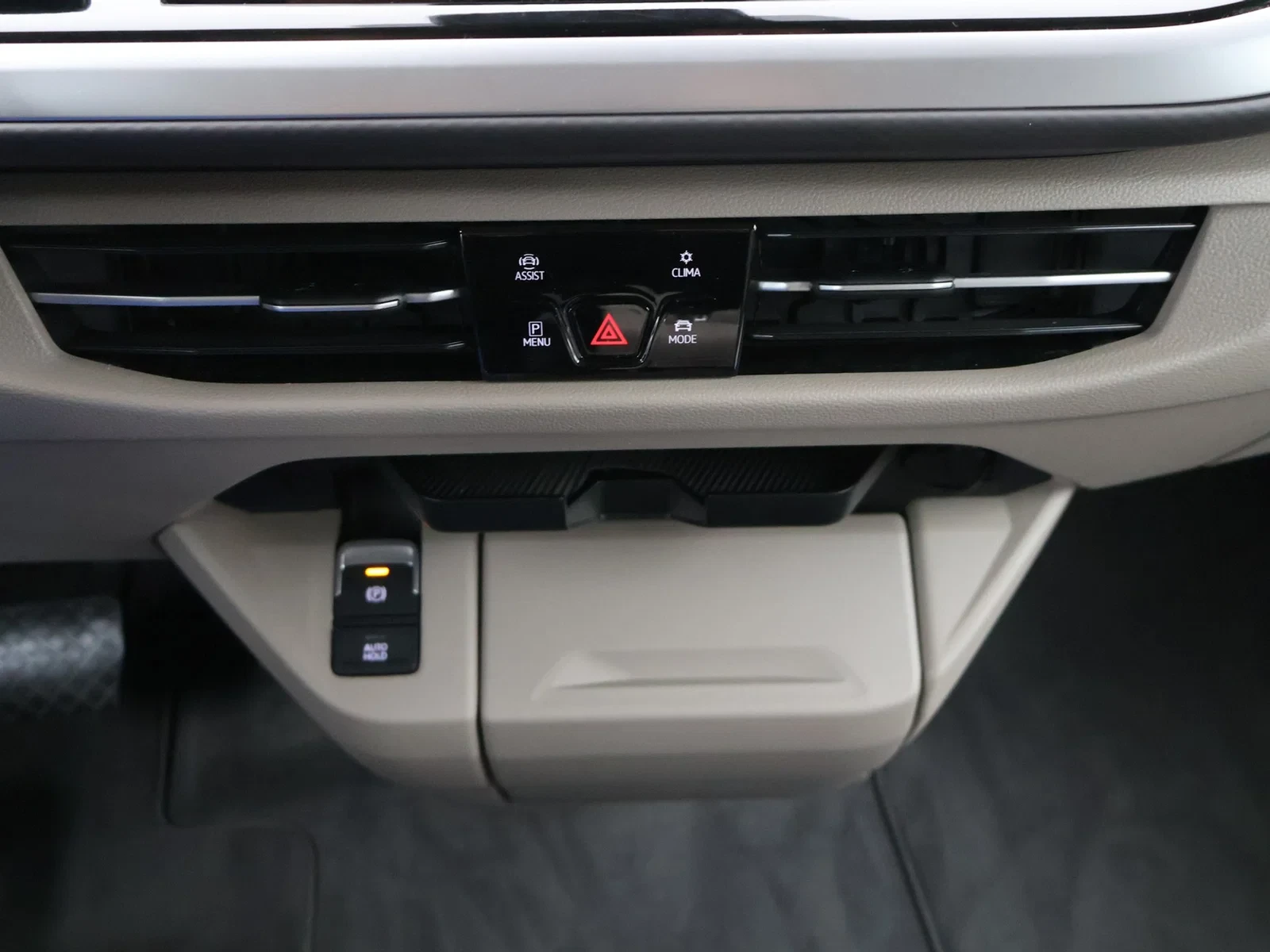 Volkswagen Multivan T7 eHybrid (PHEV) Multivan T7 PHEV Life Korte versie 1.5eHybrid 4X4 245PK *AUTOMAAT*7 ZITPLAATSEN*VIRTUAL COCKPIT*TREK