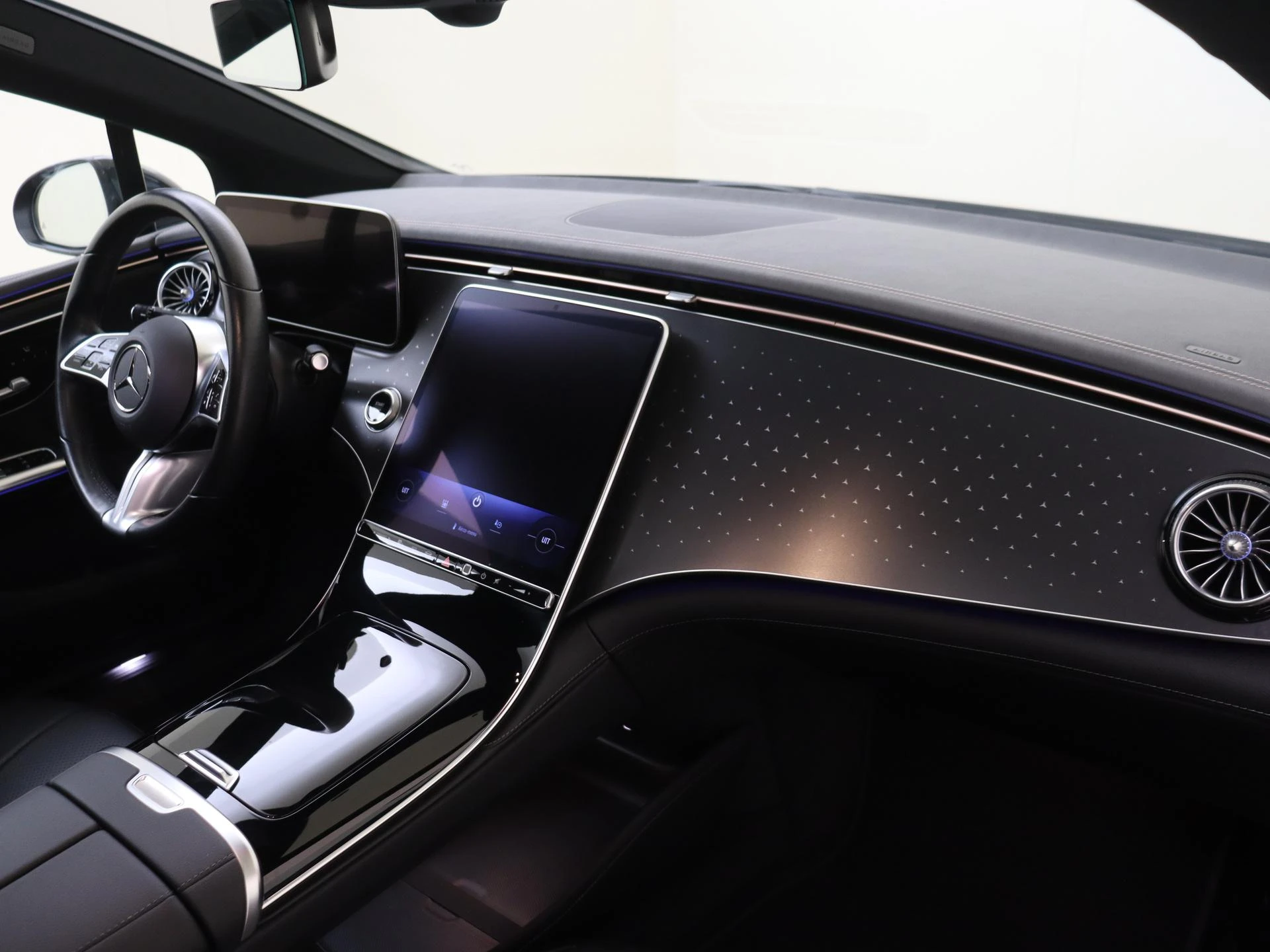 Mercedes-Benz-EQE-image-4