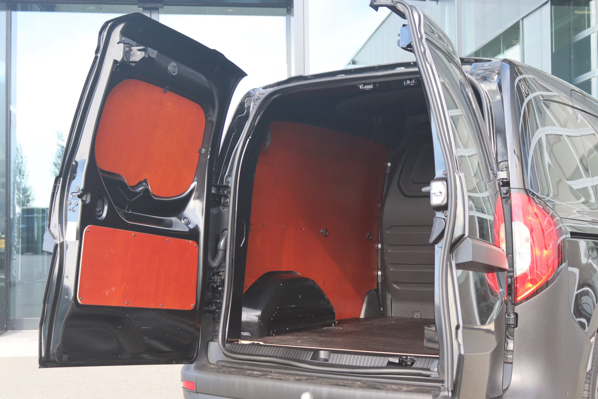 Mercedes-Benz-eCitan-image-2