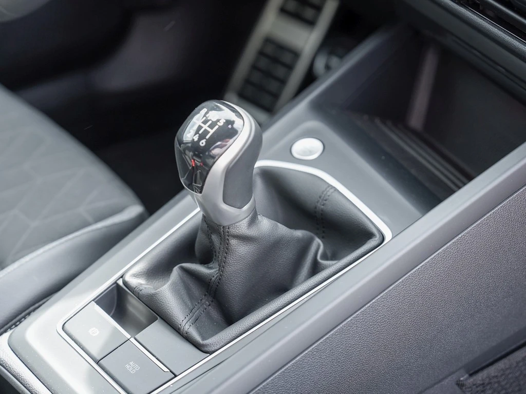 Volkswagen-Golf-image-8