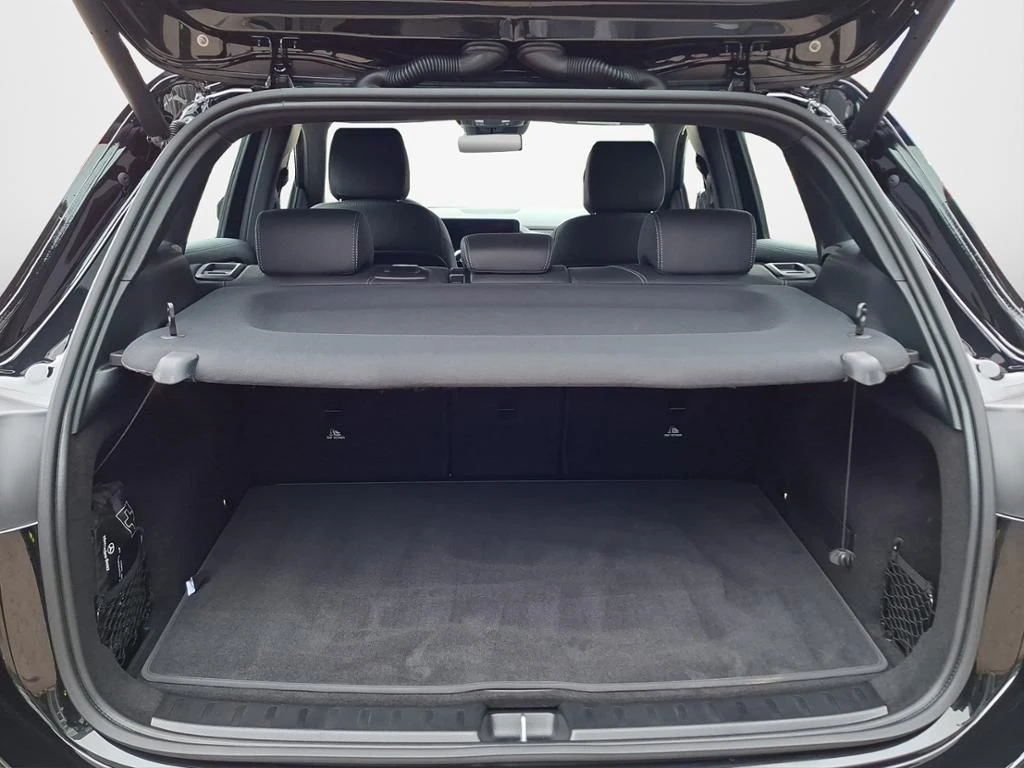 Mercedes-Benz-GLA 200 d-image-11