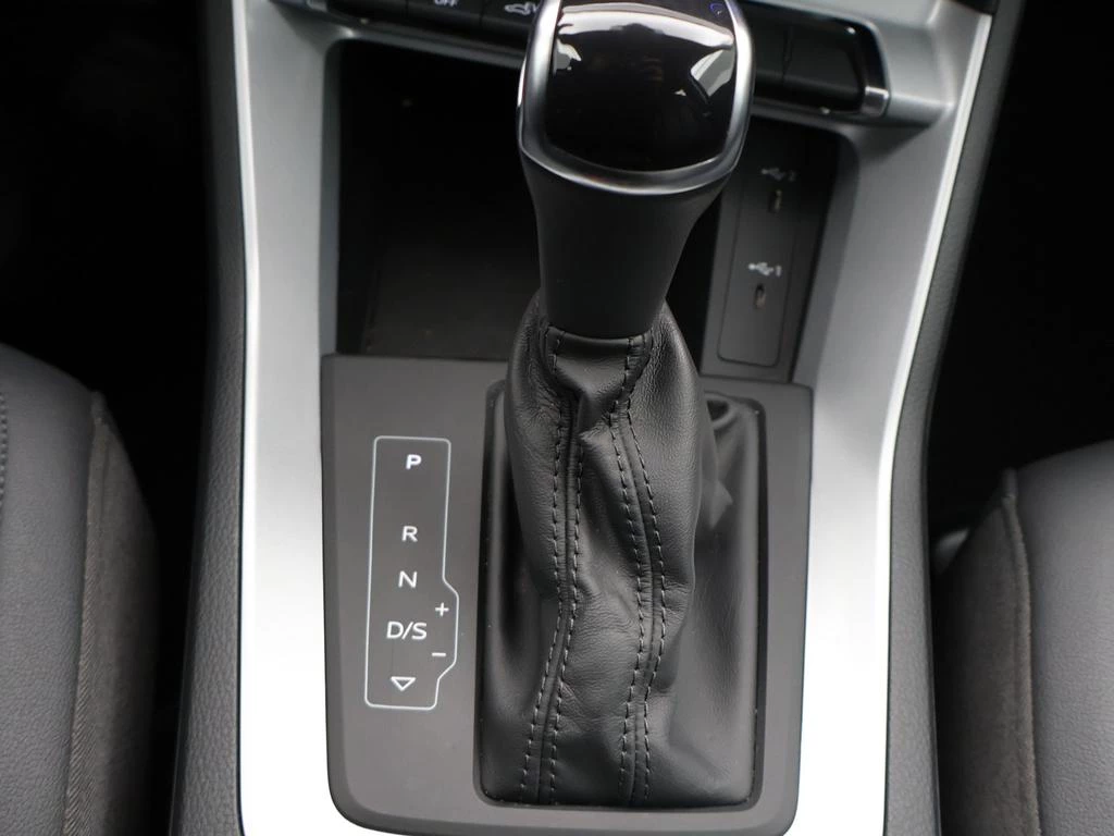 Audi Q3 PHEV Audi Q3 PHEV Attraction 45TFSIe 245PK *AUTOMAAT*LEDER*NAVI*PDC*CRUISE*VIRTUAL COCKPIT*...*