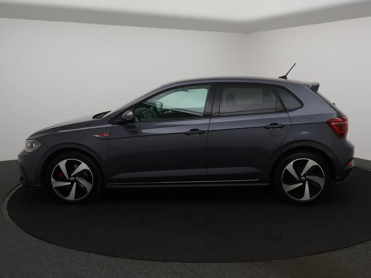 Volkswagen-Polo-image-16