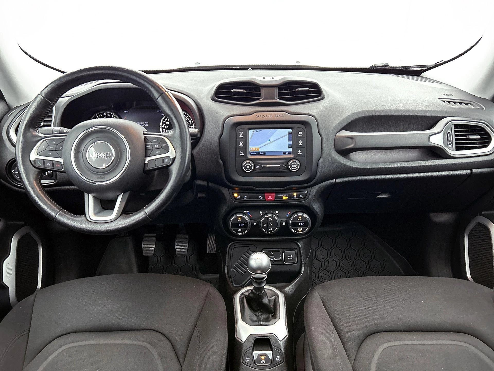 Jeep-Renegade-image-21