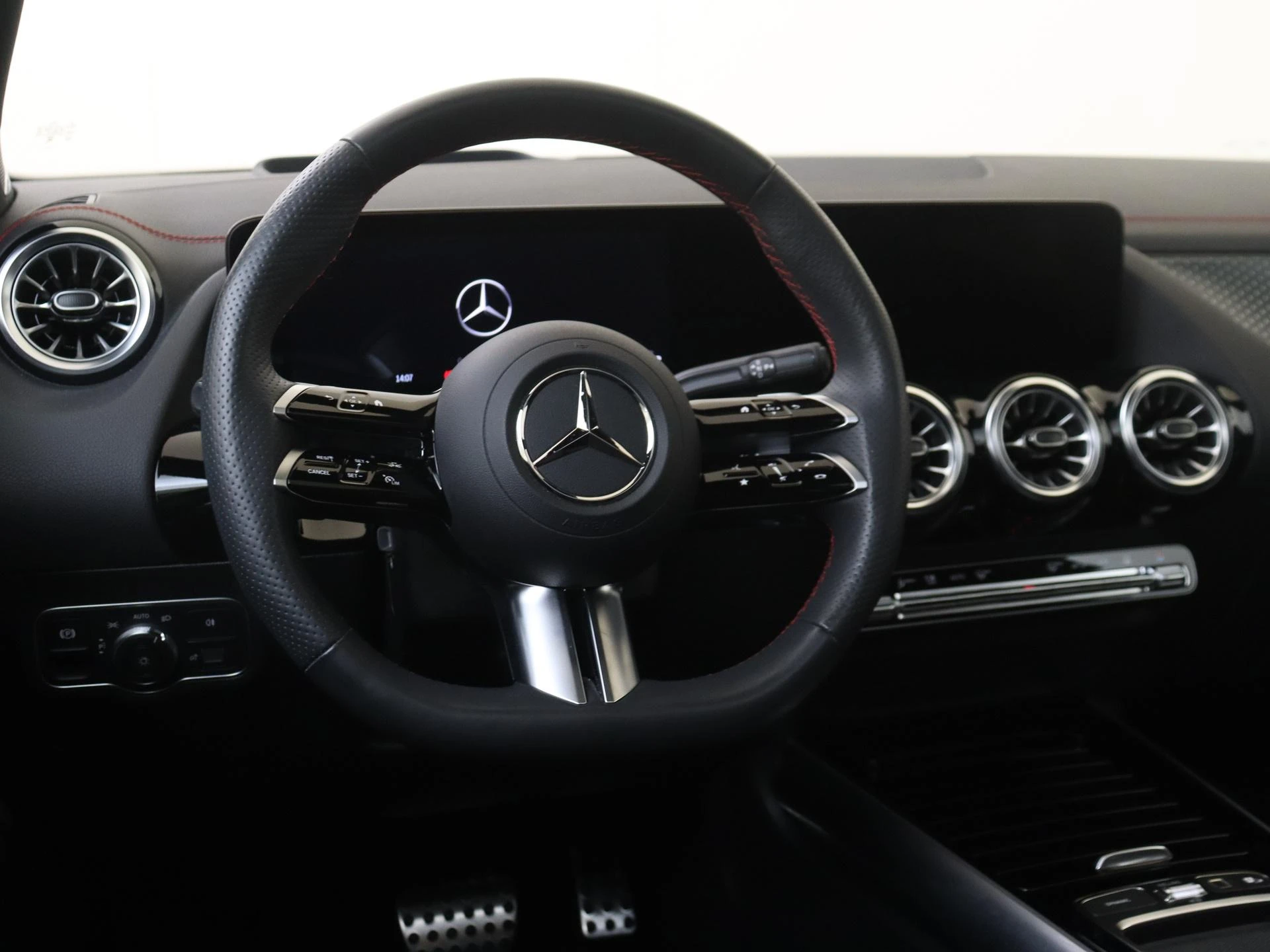 Mercedes-Benz-EQA-image-9