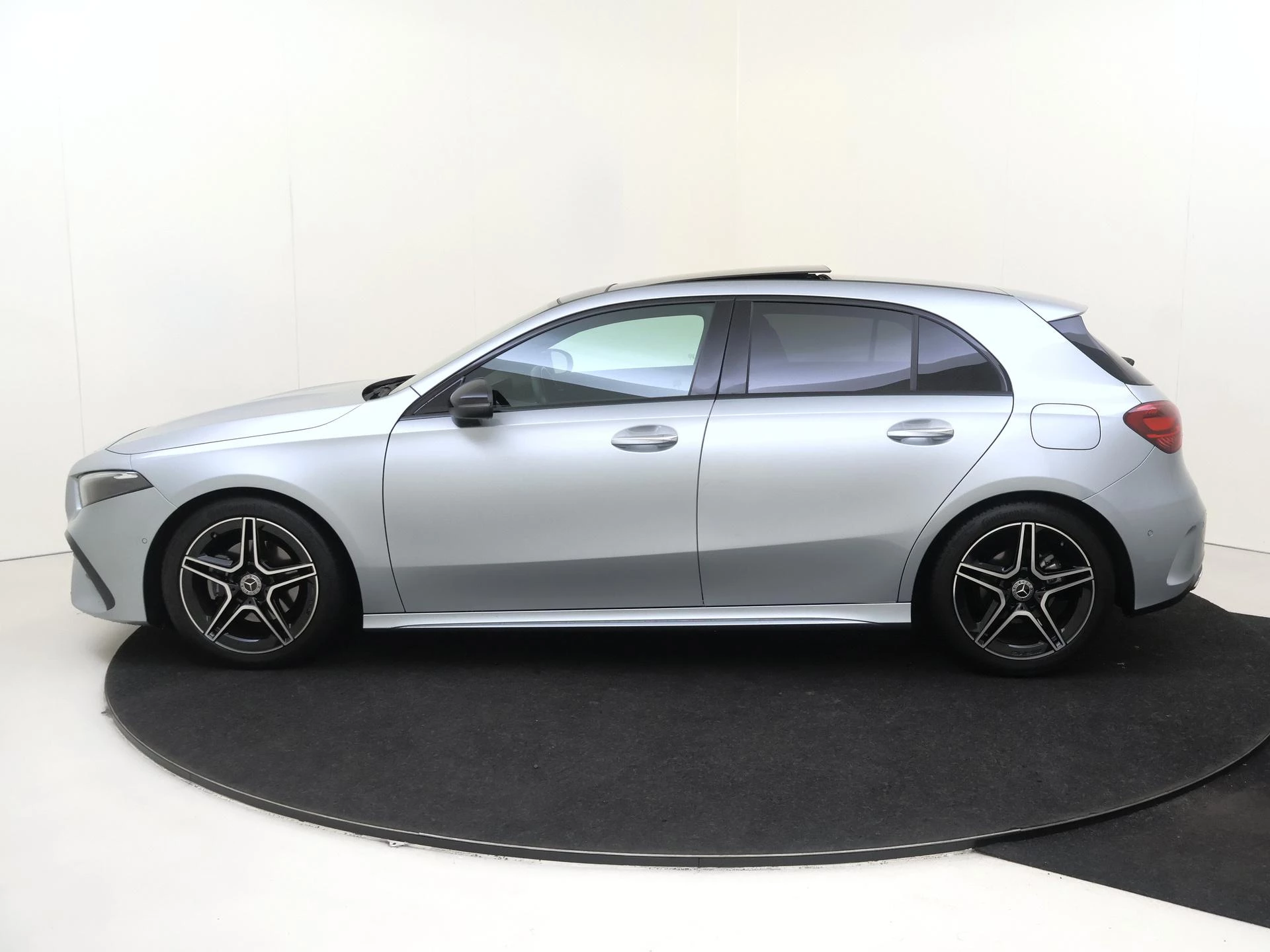 Mercedes-Benz-A-Klasse-image-7