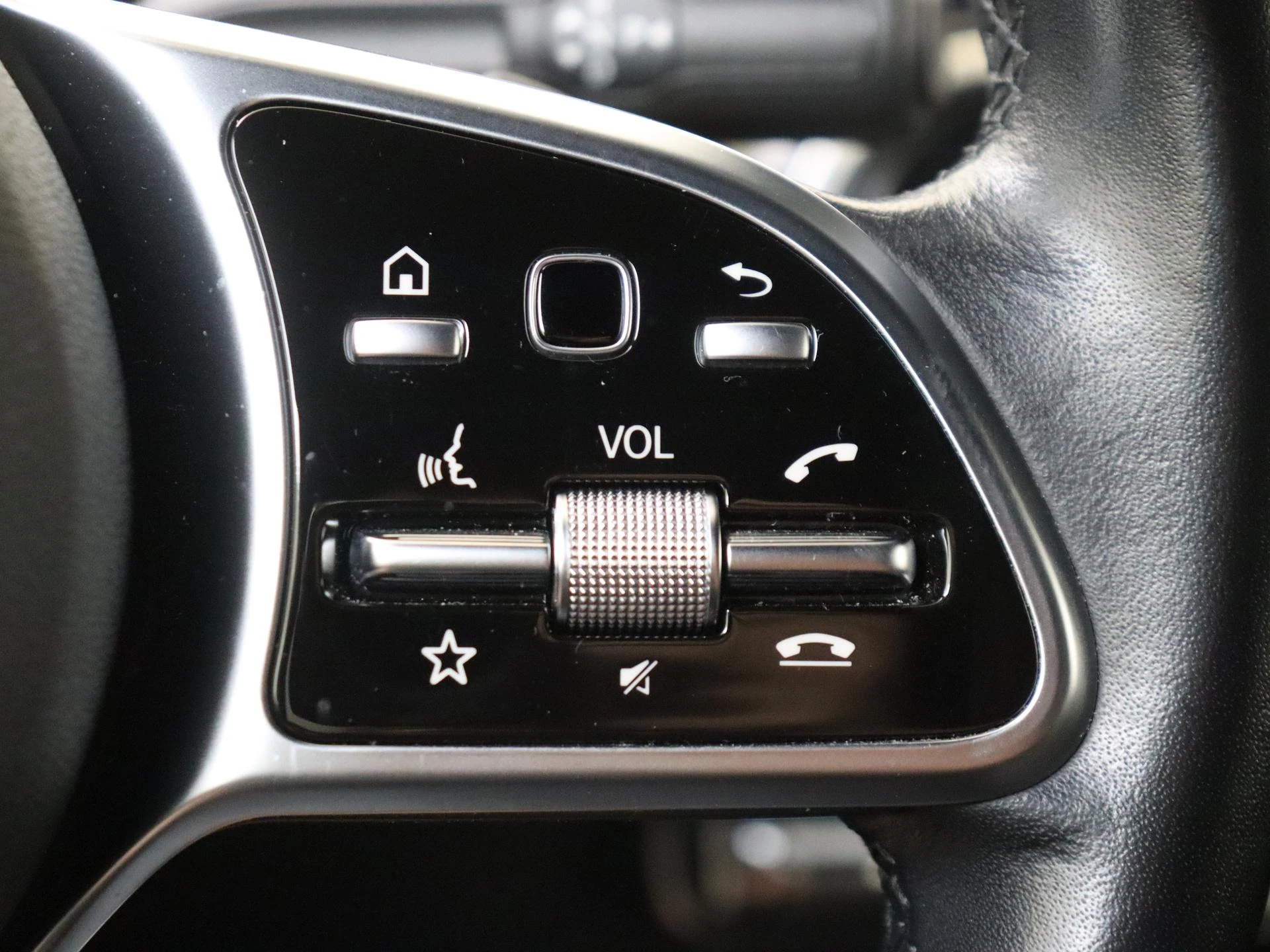 Mercedes-Benz-GLA-image-13