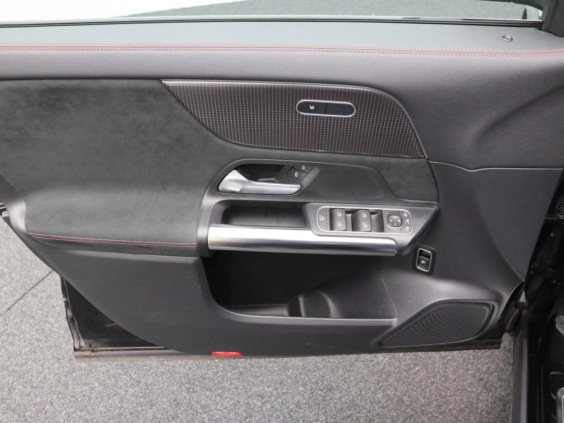 Mercedes-Benz EQA 250 AMG Line + PANORAMISCH DAK + NIGHTPAKKET +