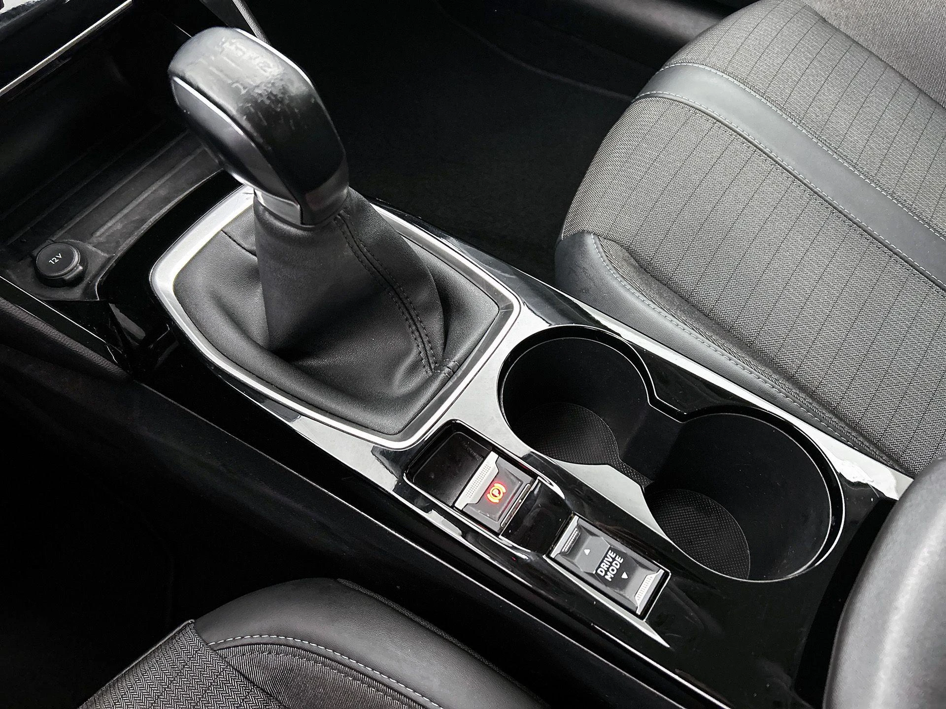 Peugeot-208-image-24