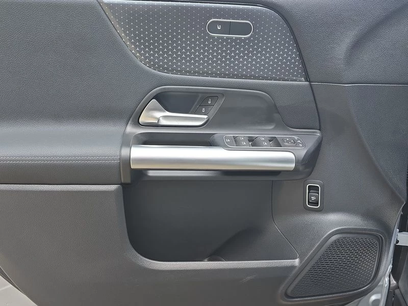 Mercedes-Benz GLA 200 d PROGRESSIVE AHK DISTRONIC LED MBUX Progressive
