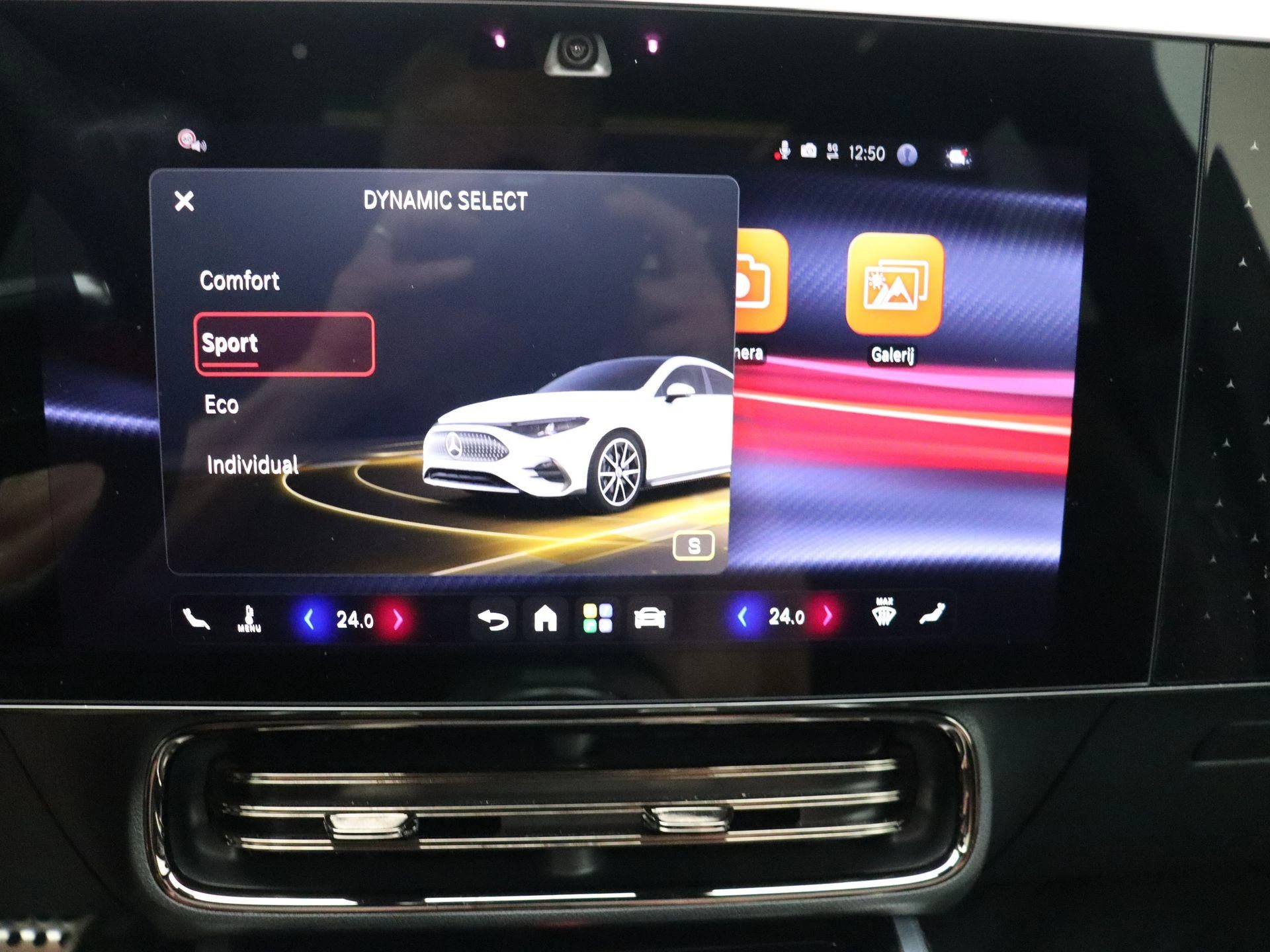 Mercedes-Benz-CLA-image-27
