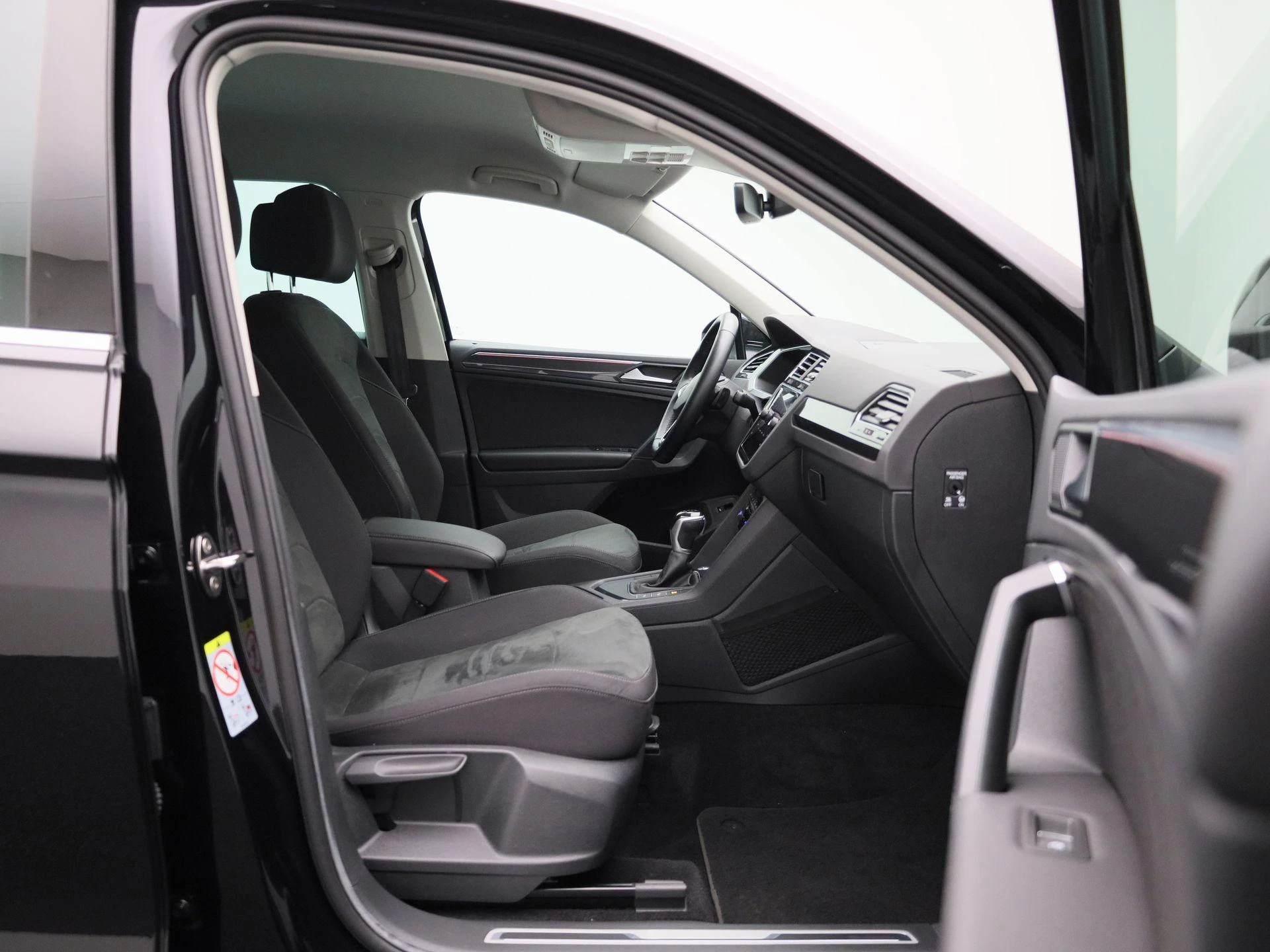 Volkswagen-Tiguan-image-36