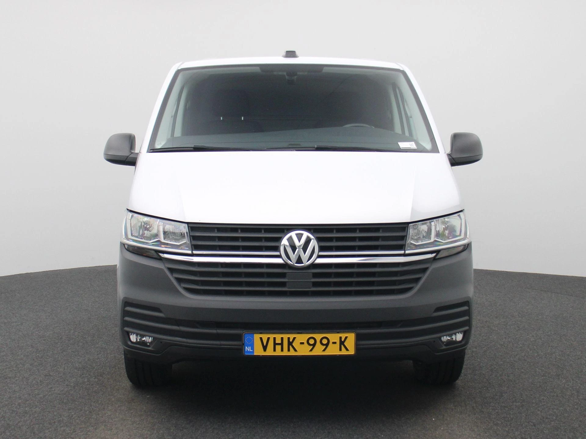 Volkswagen-Transporter-image-2