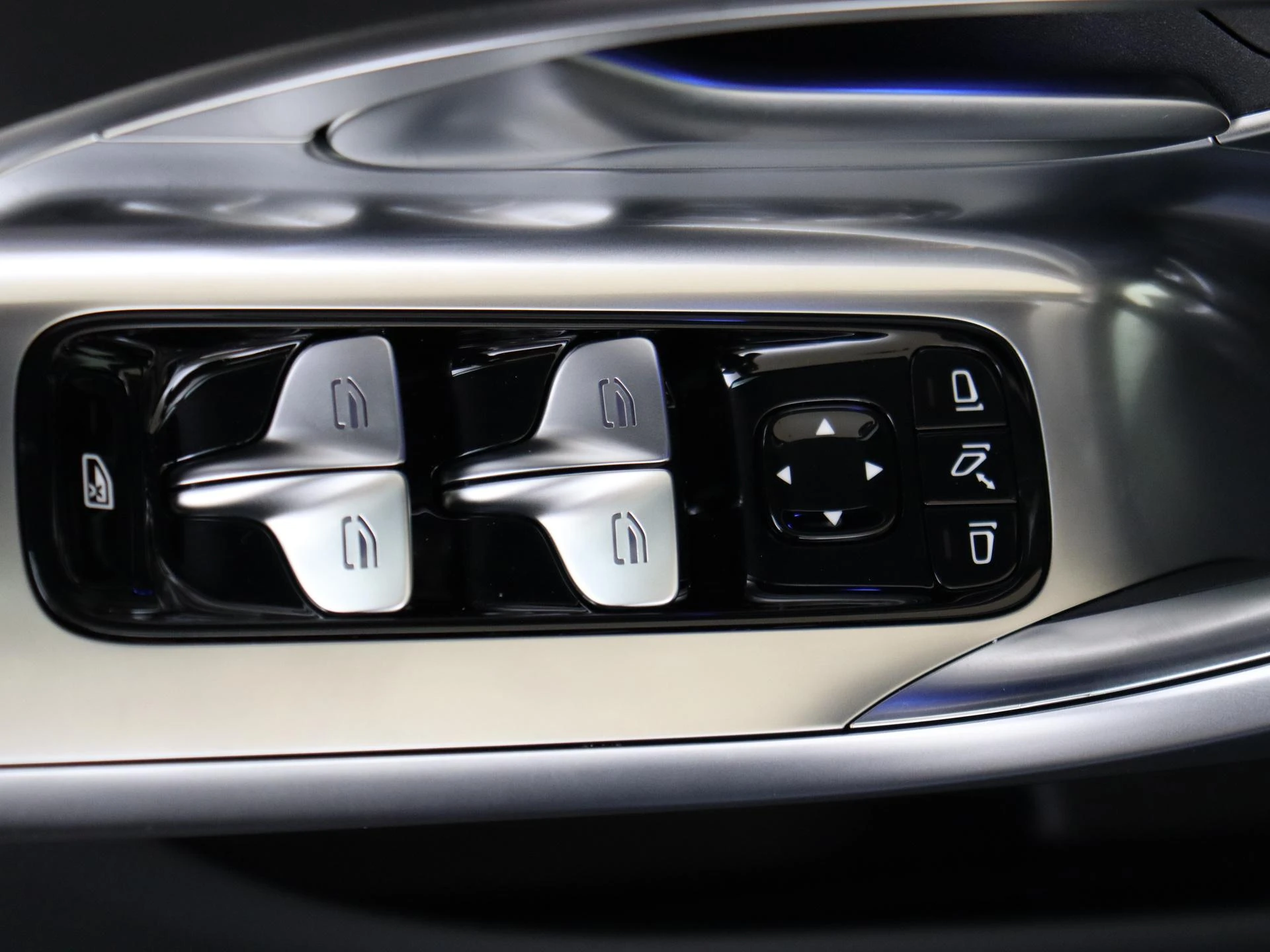 Mercedes-Benz-C-Klasse-image-25