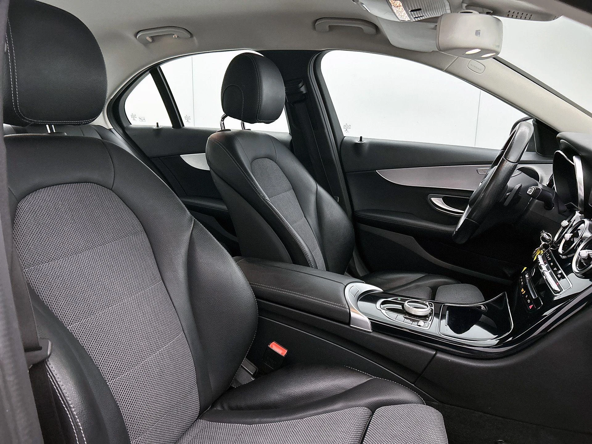 Mercedes-Benz-C-Klasse-image-34