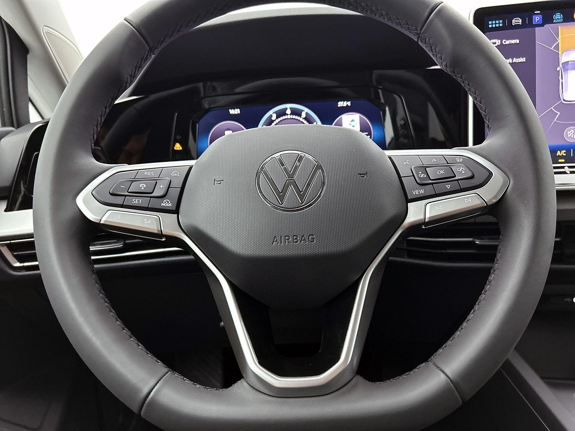 Volkswagen-Golf-image-29