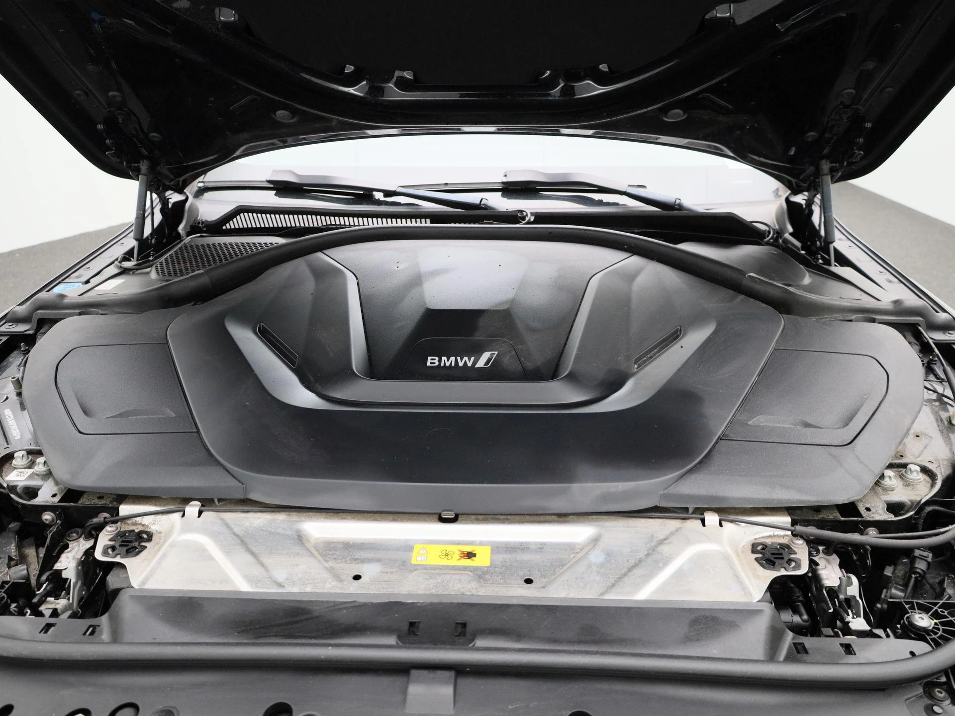 BMW-i4-image-30