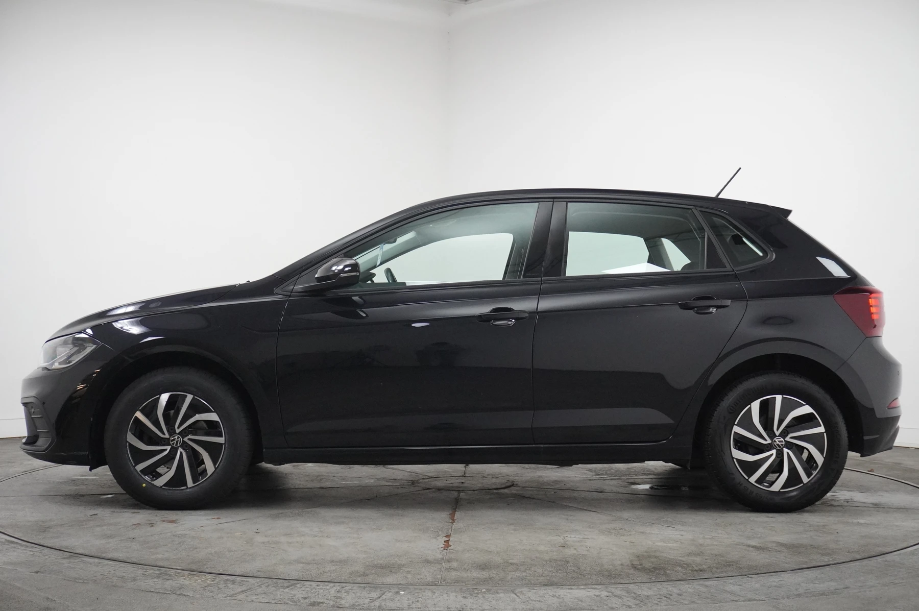 Volkswagen-Polo-image-17