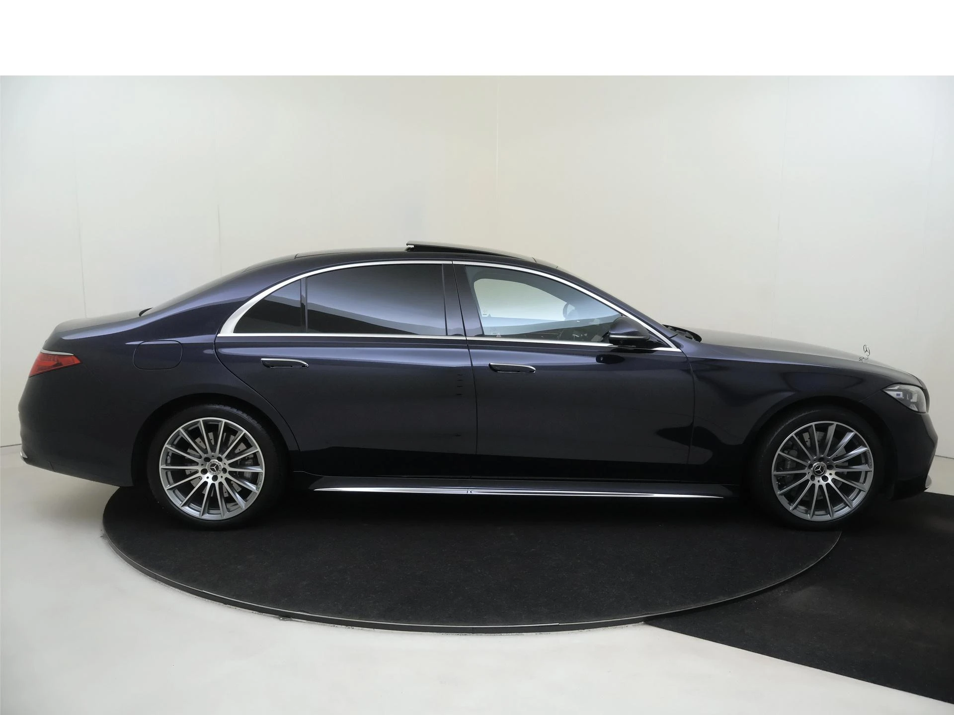 Mercedes-Benz-S-Klasse-image-10