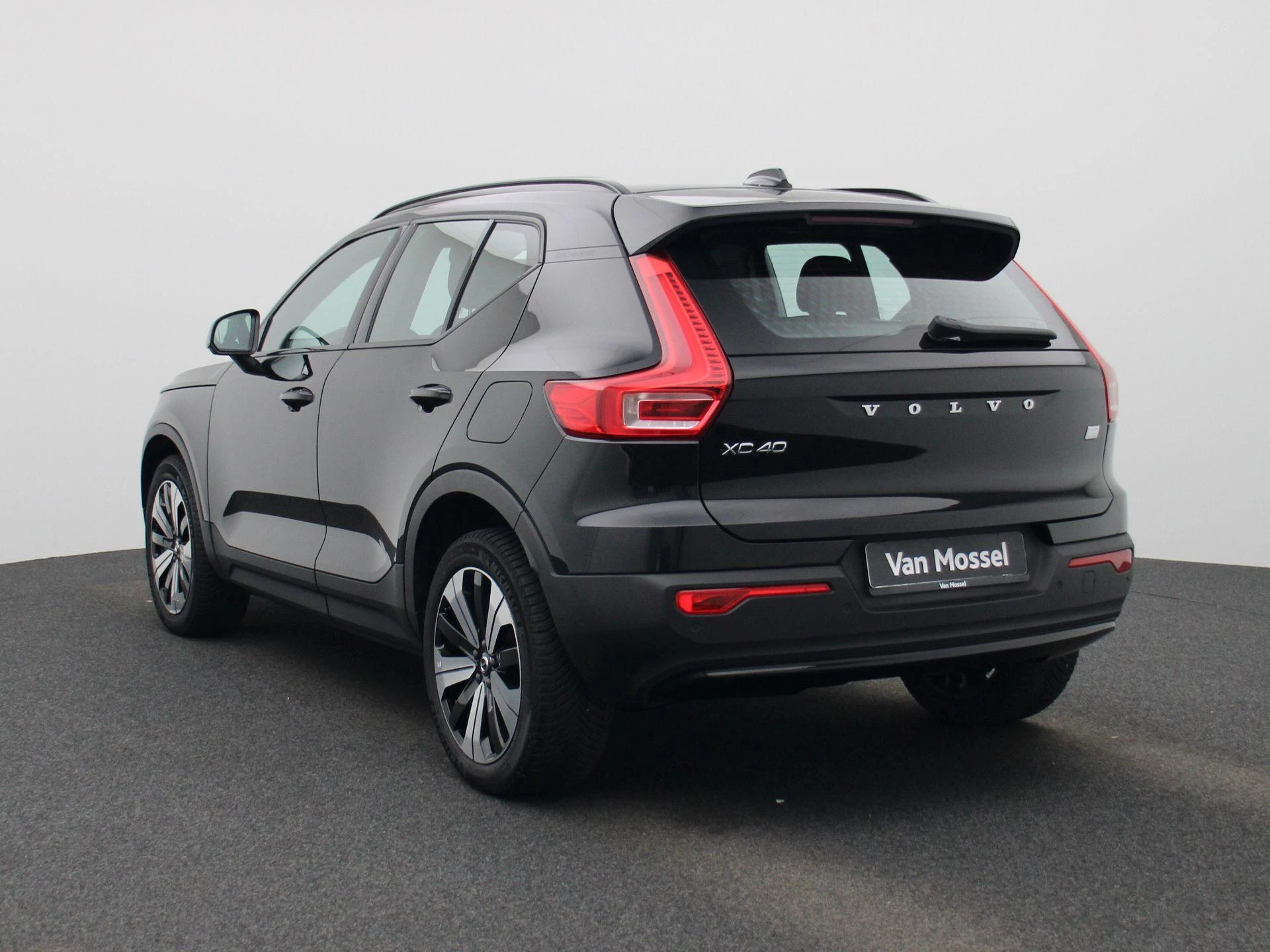 Volvo-XC40-image-1