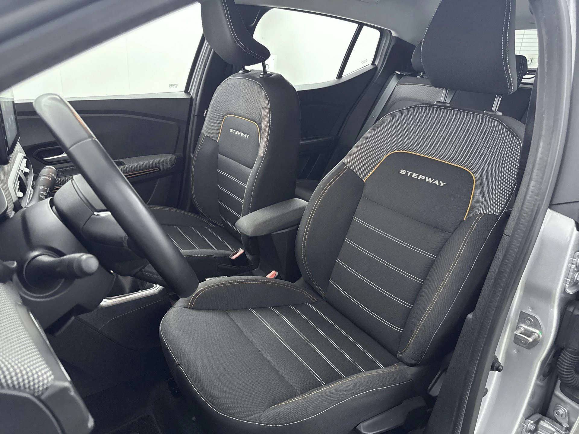 Dacia-Sandero Stepway-image-25
