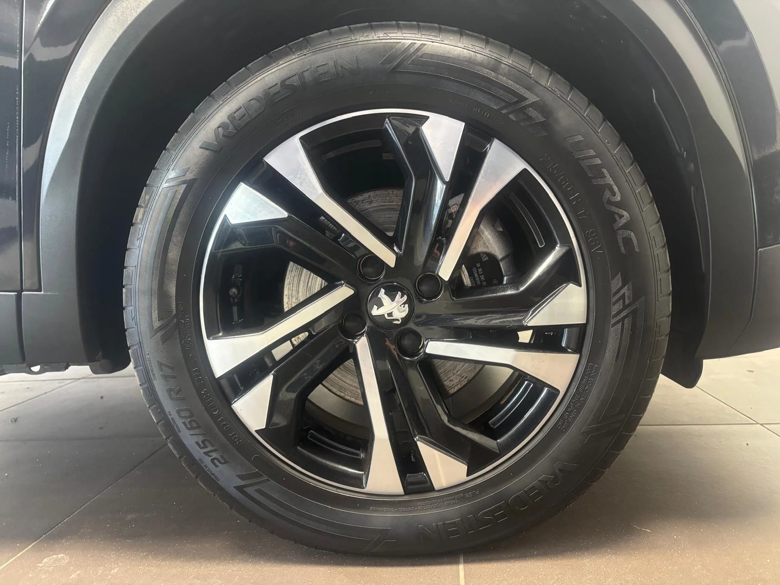 Peugeot-e-2008-image-8