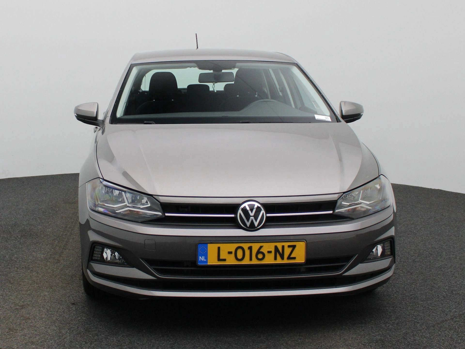 Volkswagen-Polo-image-2
