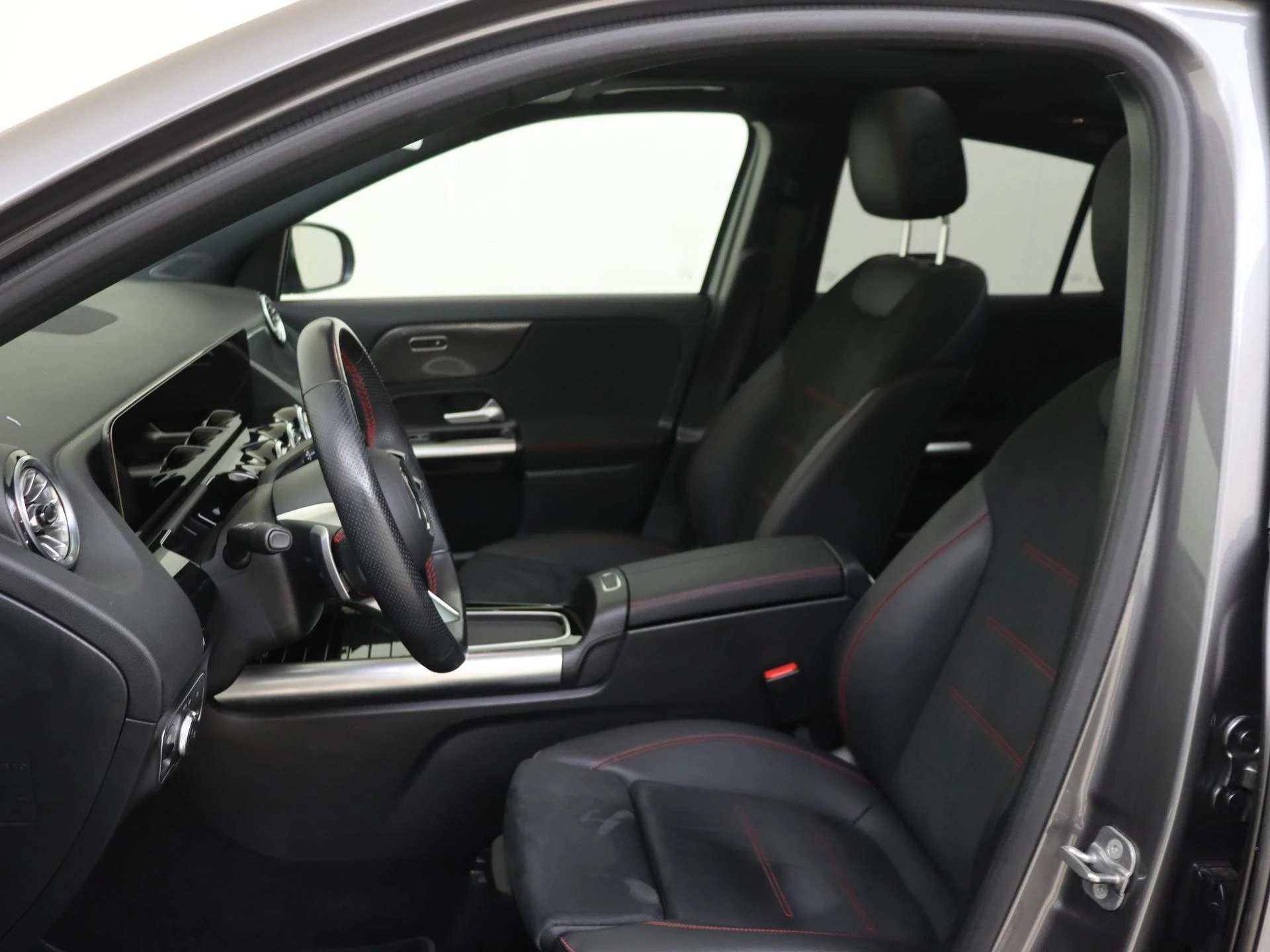 Mercedes-Benz-GLA-image-2