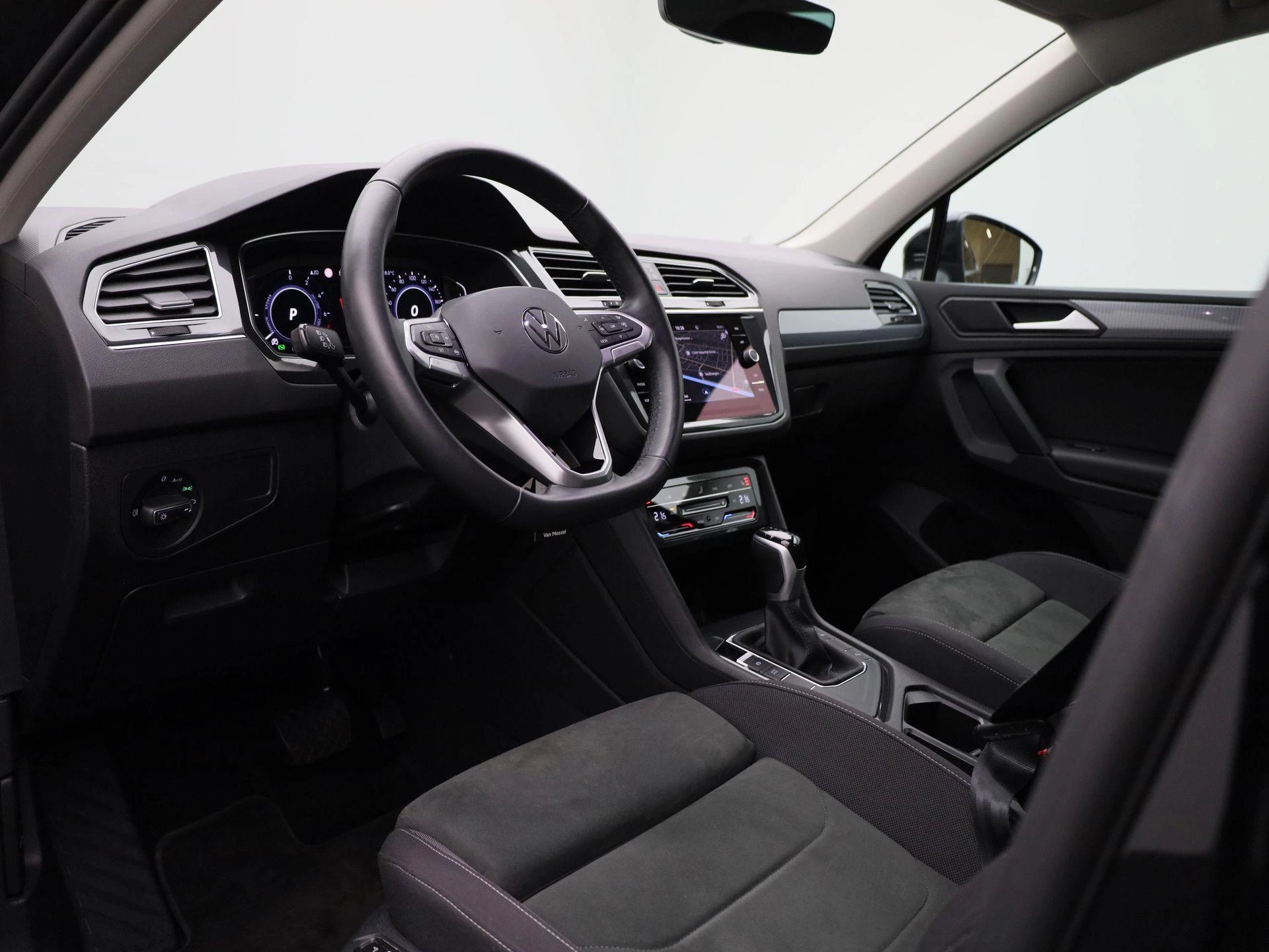 Volkswagen-Tiguan-image-30